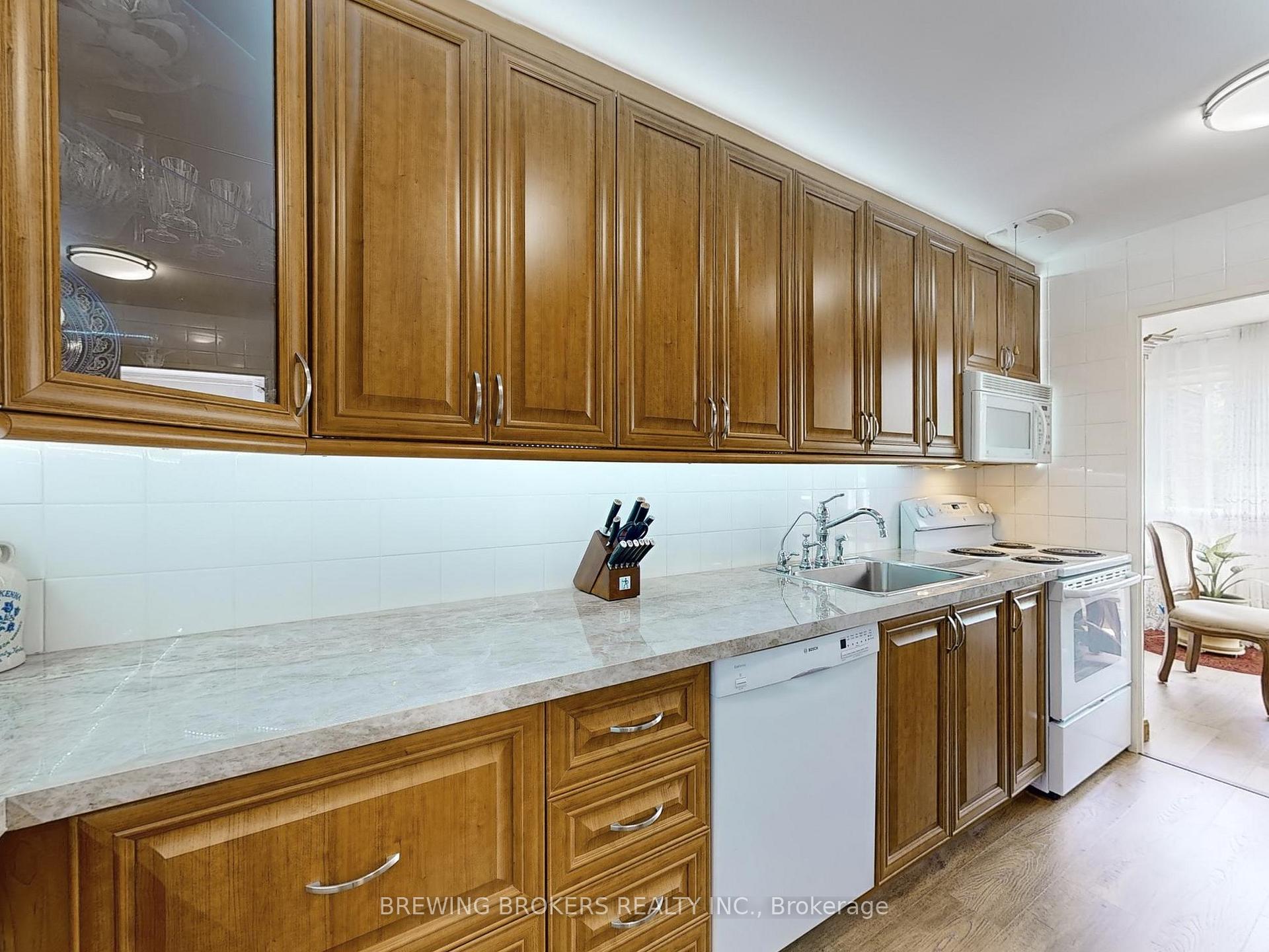 Photo 15 of Unit 326, 16 Elgin Street, Markham, Thornhill — HOMEH