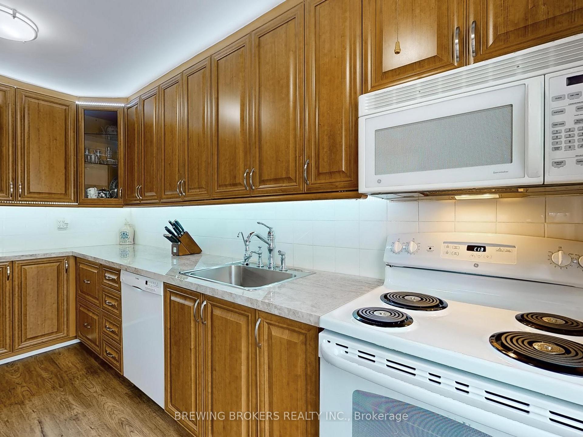 Photo 16 of Unit 326, 16 Elgin Street, Markham, Thornhill — HOMEH