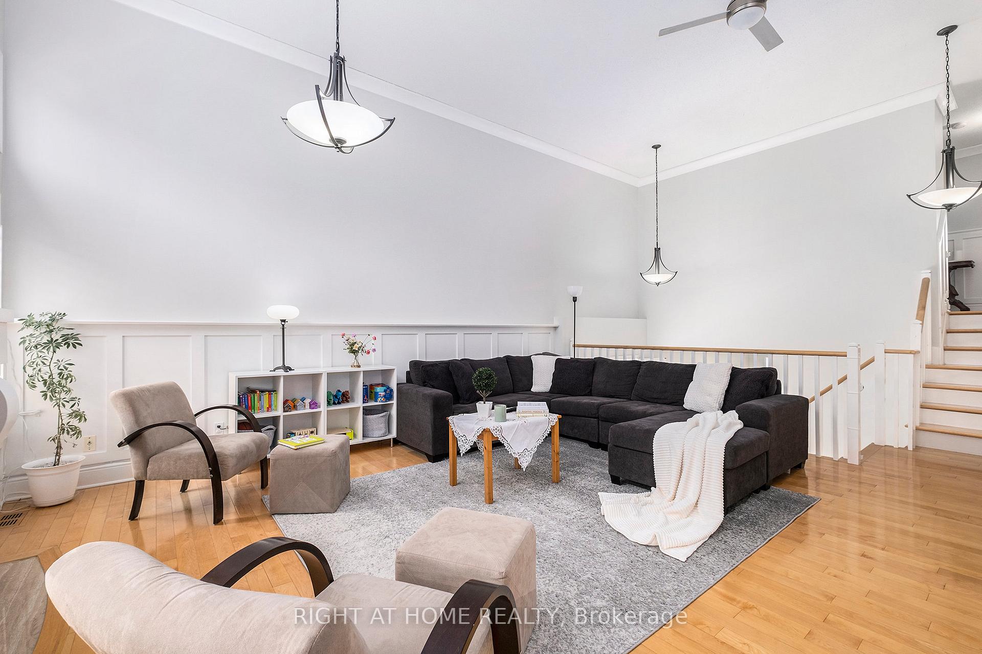 Photo 10 of 219 Gladeview PVT, Ottawa, Upper Hunt Club — HOMEH