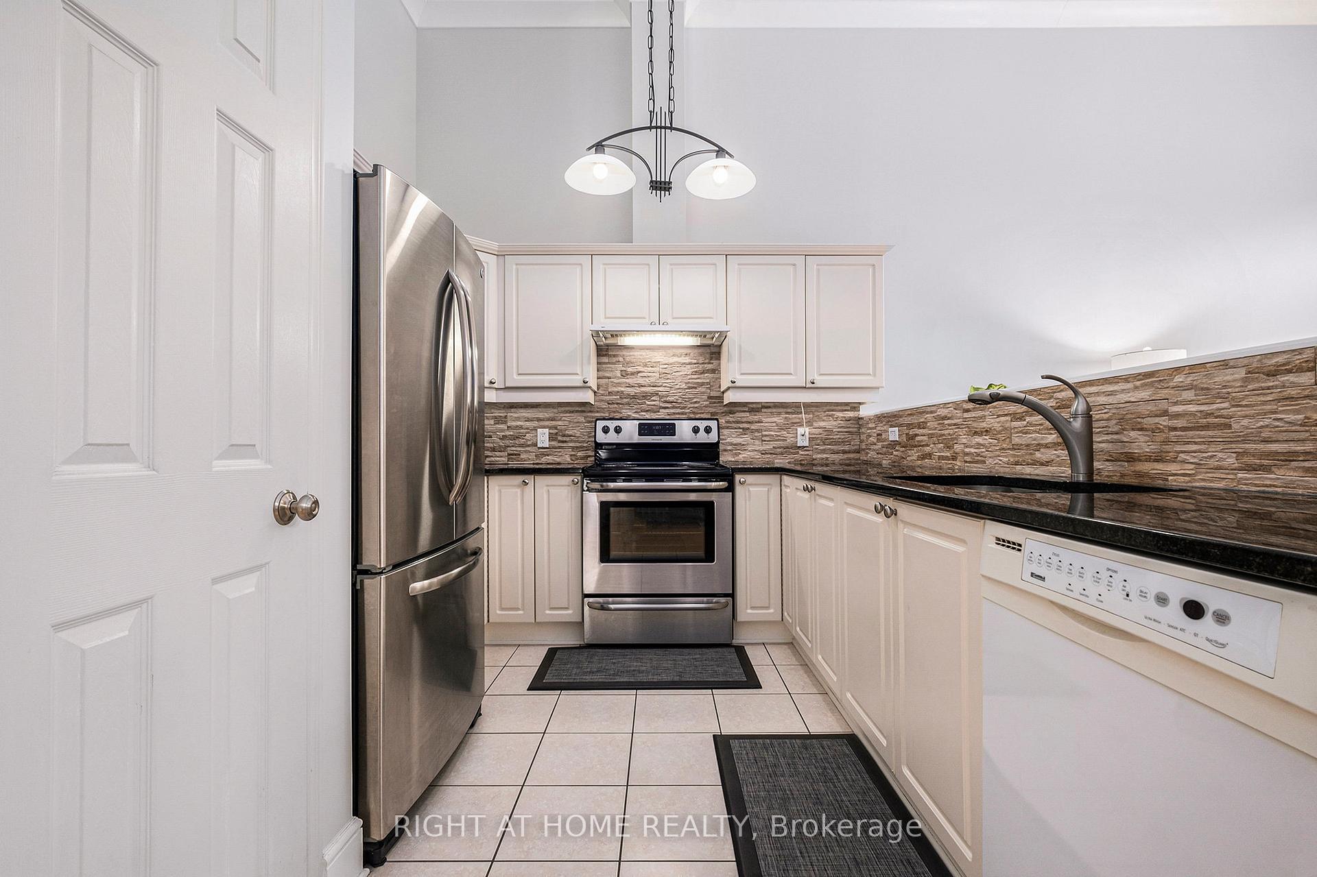 Photo 15 of 219 Gladeview PVT, Ottawa, Upper Hunt Club — HOMEH
