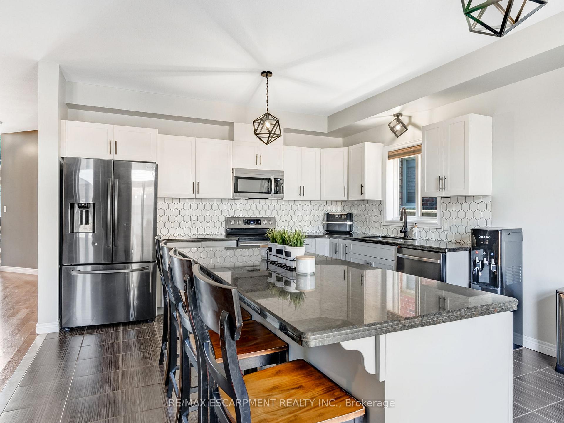 Photo 36 of 28 Garinger Crescent, Hamilton, Binbrook — HOMEH