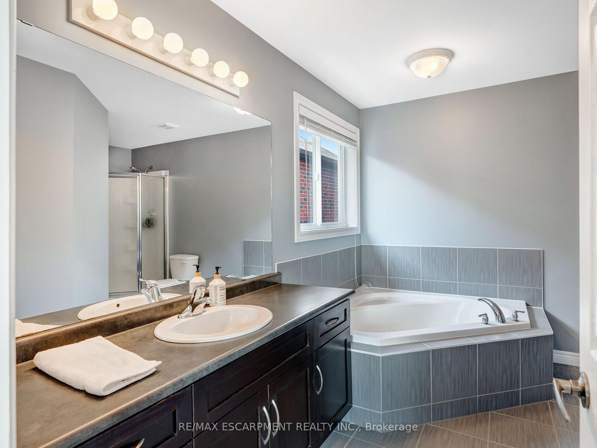 Photo 44 of 28 Garinger Crescent, Hamilton, Binbrook — HOMEH