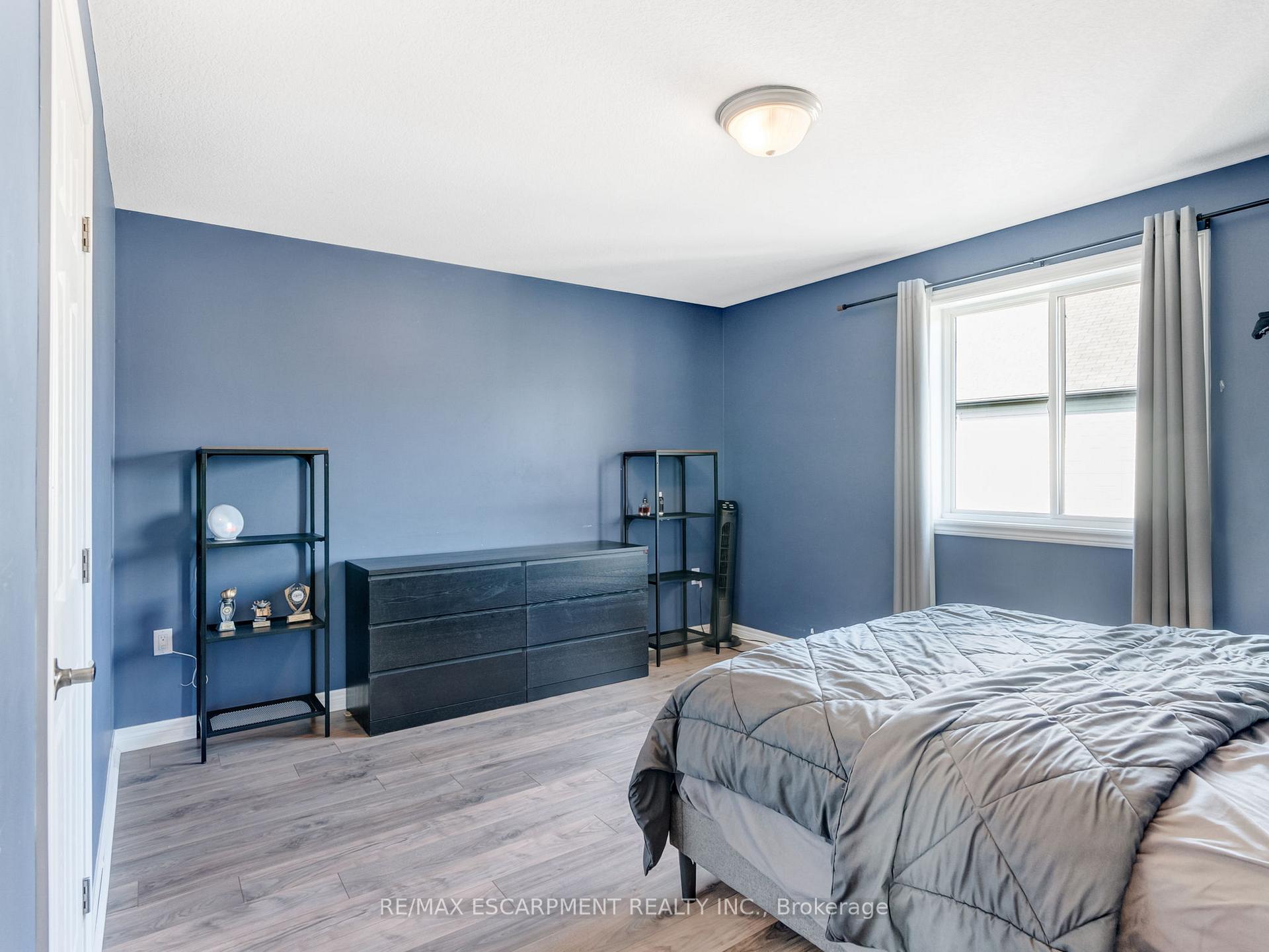 Photo 48 of 28 Garinger Crescent, Hamilton, Binbrook — HOMEH