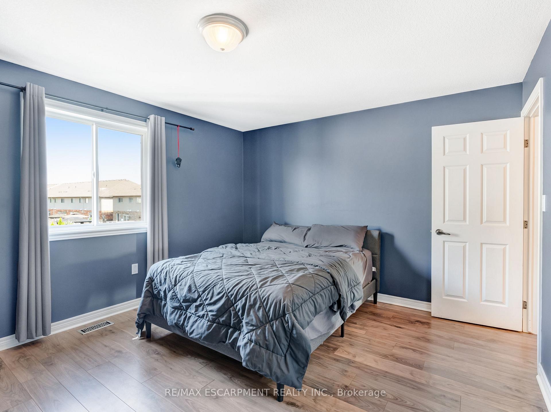 Photo 49 of 28 Garinger Crescent, Hamilton, Binbrook — HOMEH
