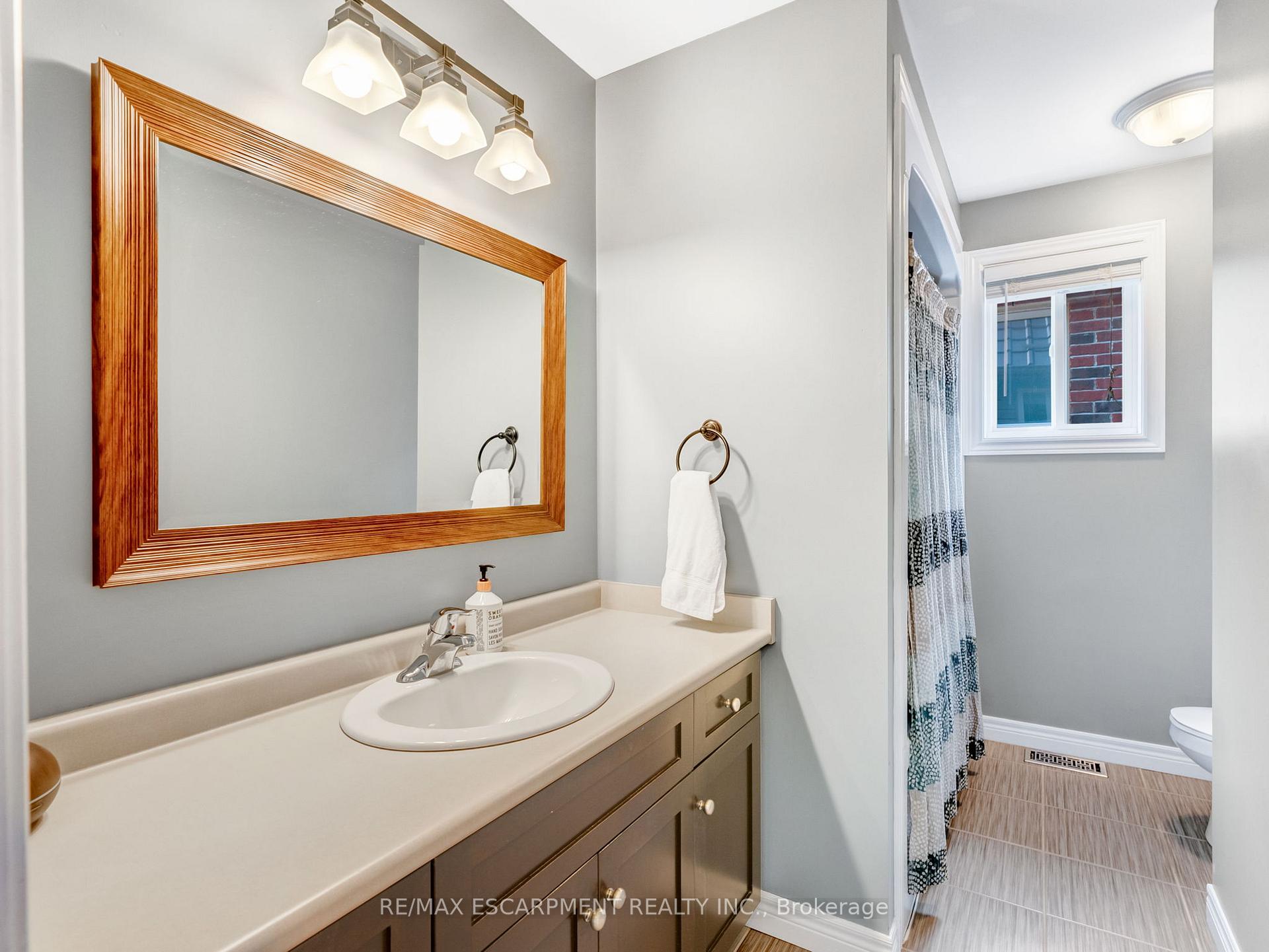 Photo 50 of 28 Garinger Crescent, Hamilton, Binbrook — HOMEH