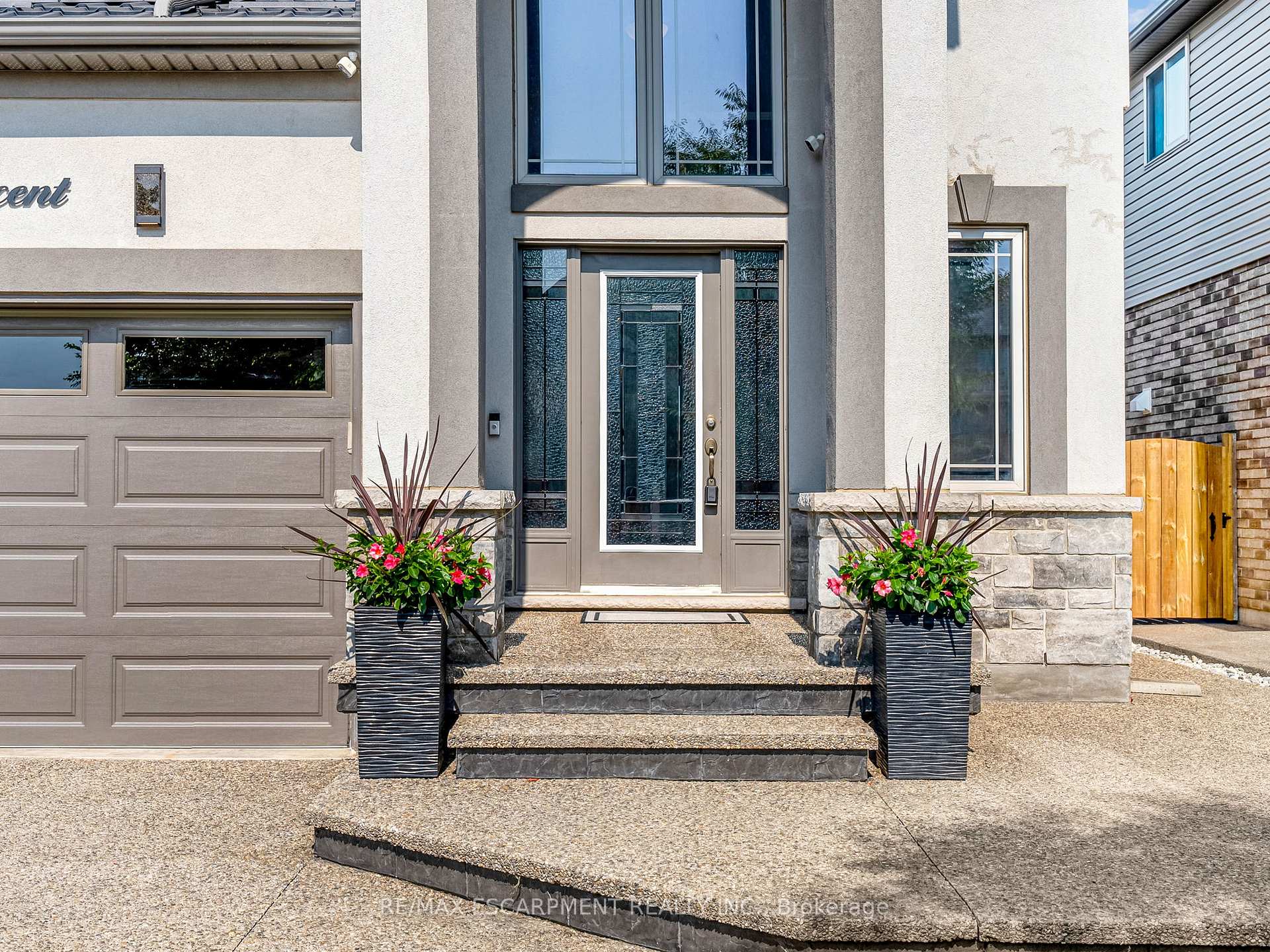 Photo 6 of 28 Garinger Crescent, Hamilton, Binbrook — HOMEH