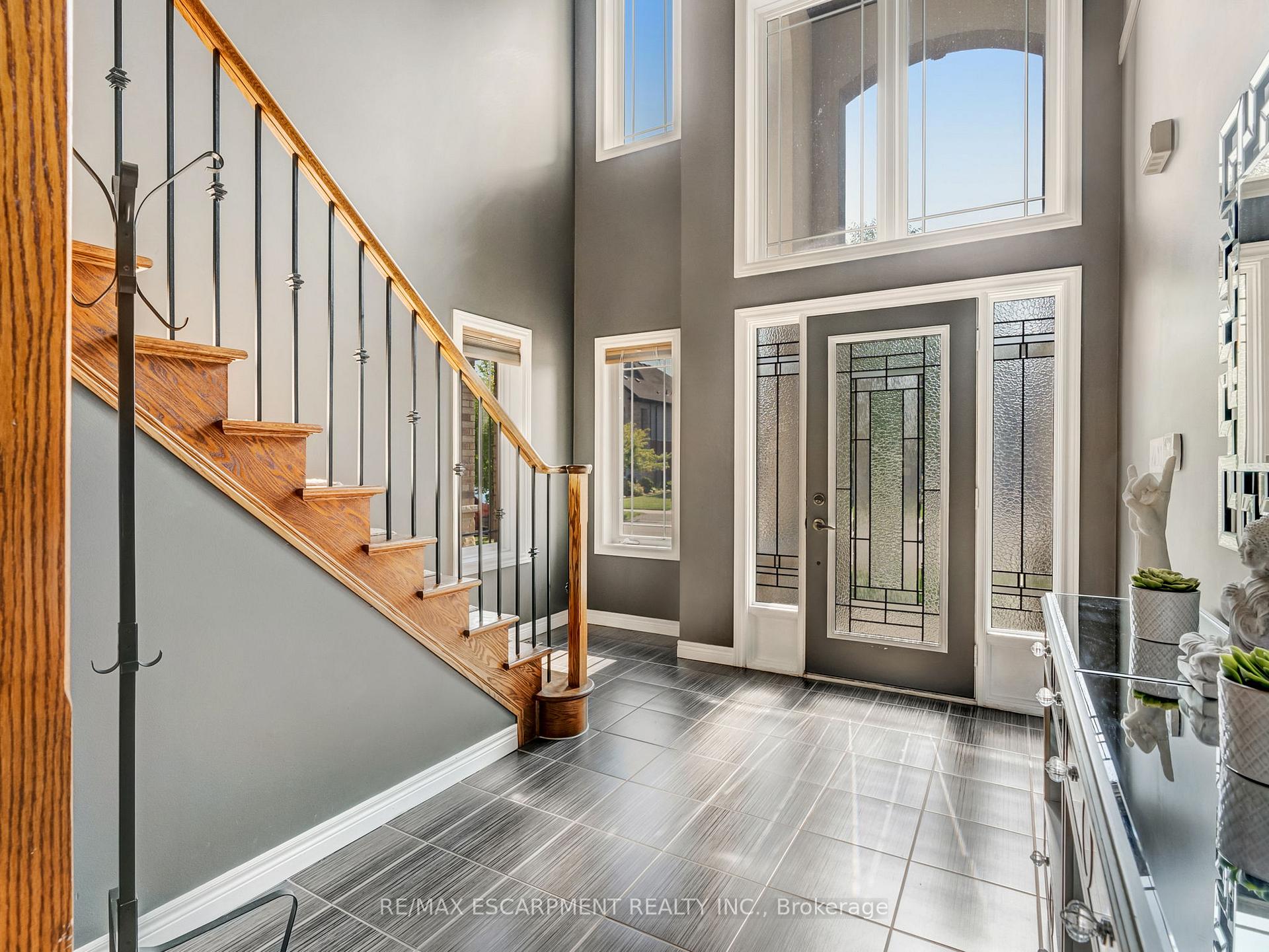 Photo 7 of 28 Garinger Crescent, Hamilton, Binbrook — HOMEH