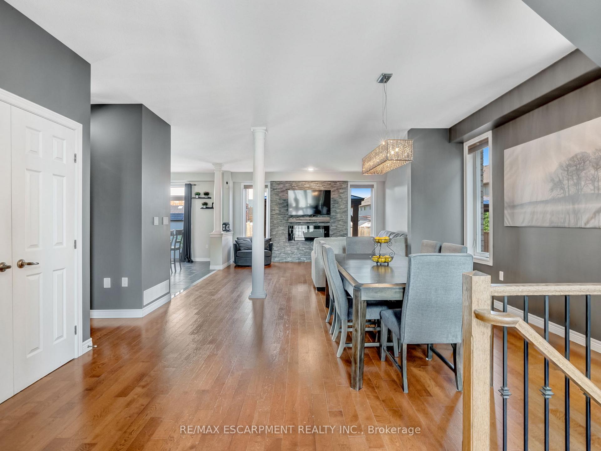 Photo 9 of 28 Garinger Crescent, Hamilton, Binbrook — HOMEH