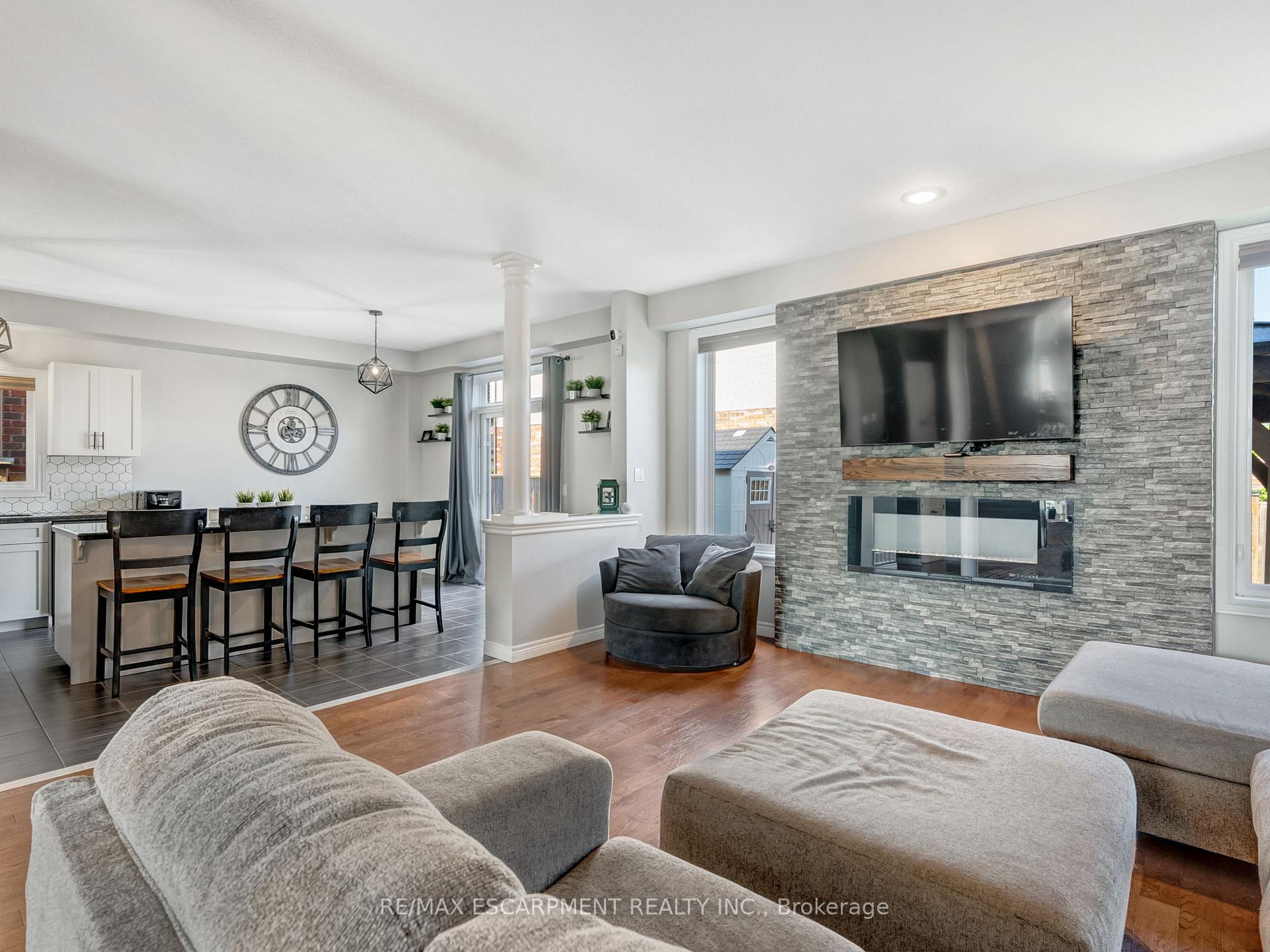 Photo 12 of 28 Garinger Crescent, Hamilton, Binbrook — HOMEH