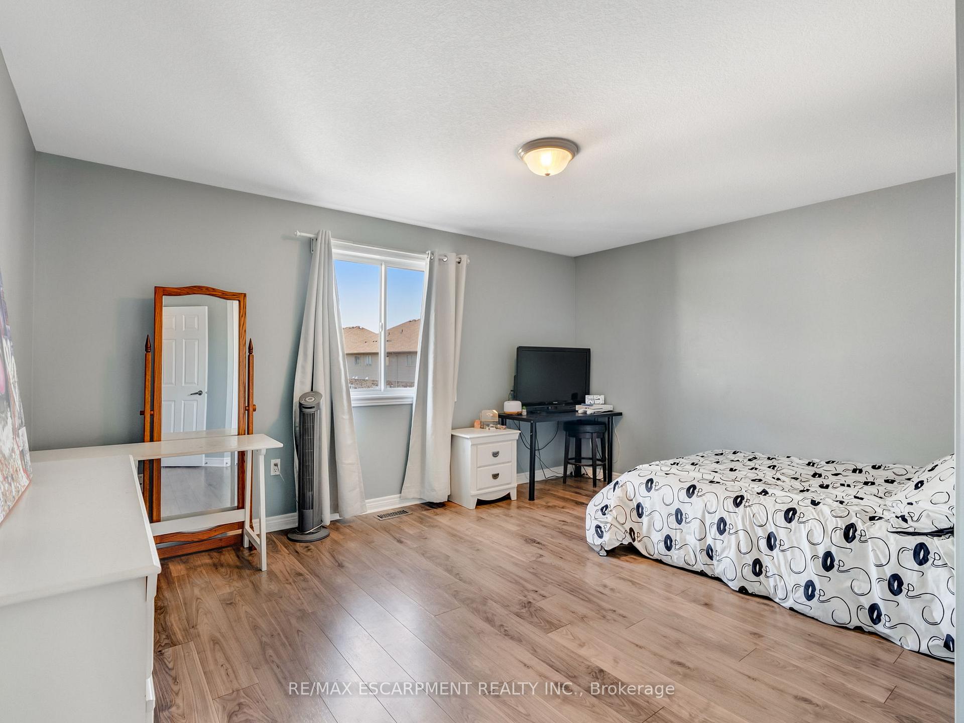 Photo 66 of 28 Garinger Crescent, Hamilton, Binbrook — HOMEH