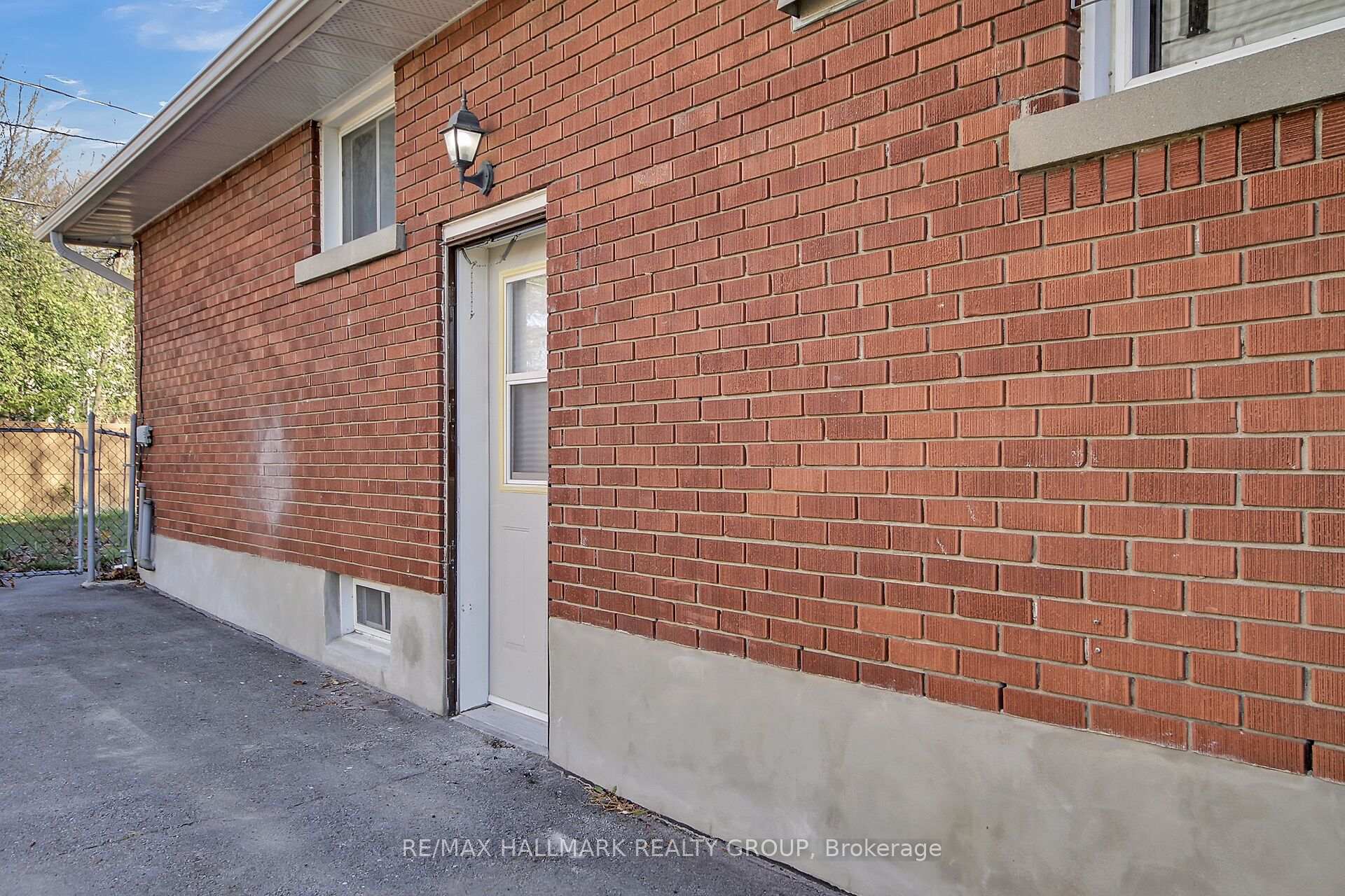 Photo 1 of Unit B, 1297 Erindale Drive, Ottawa, Copeland Park — HOMEH