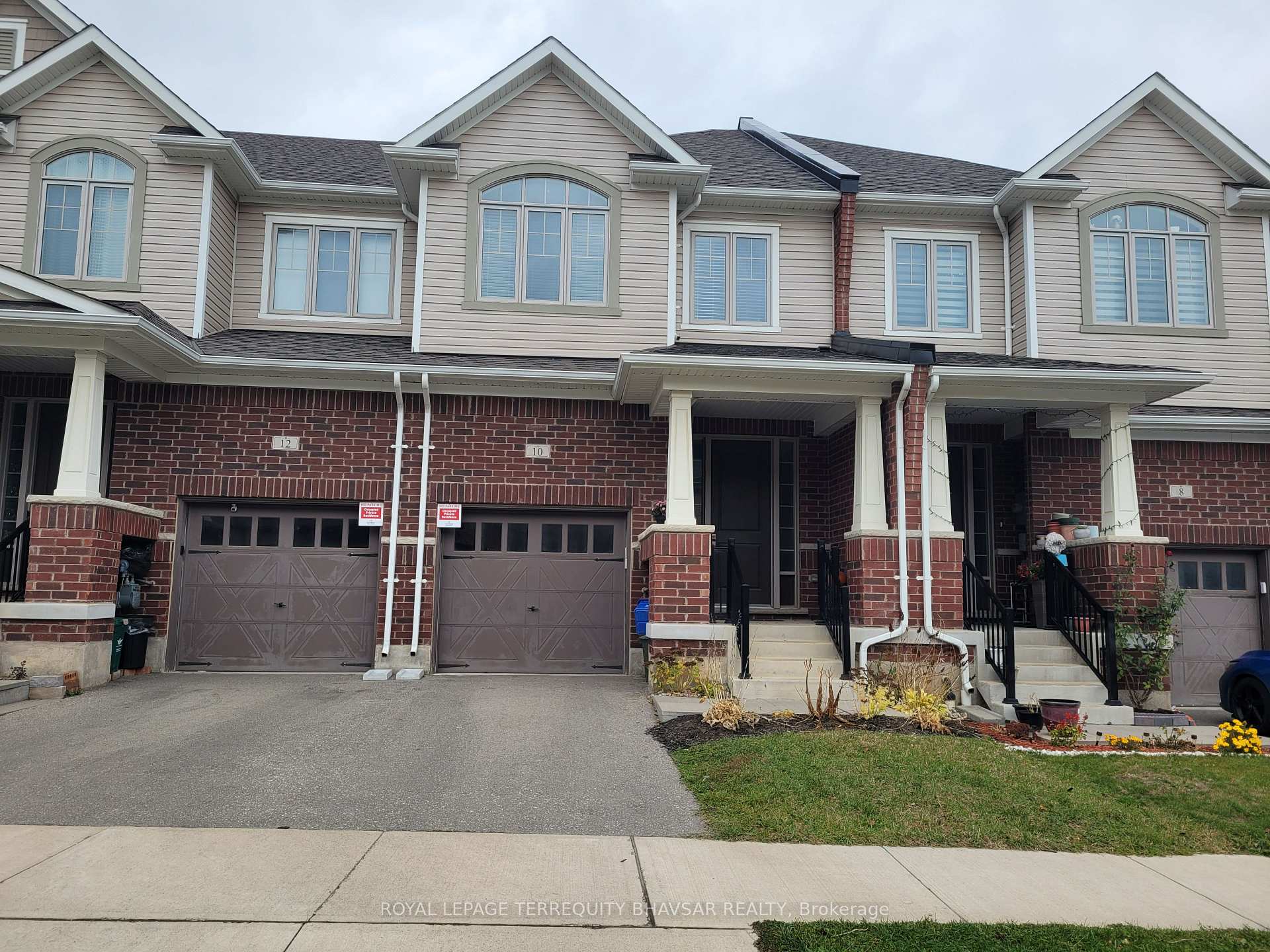 Photo 2 of 10 Stonehill Avenue, Kitchener — HOMEH