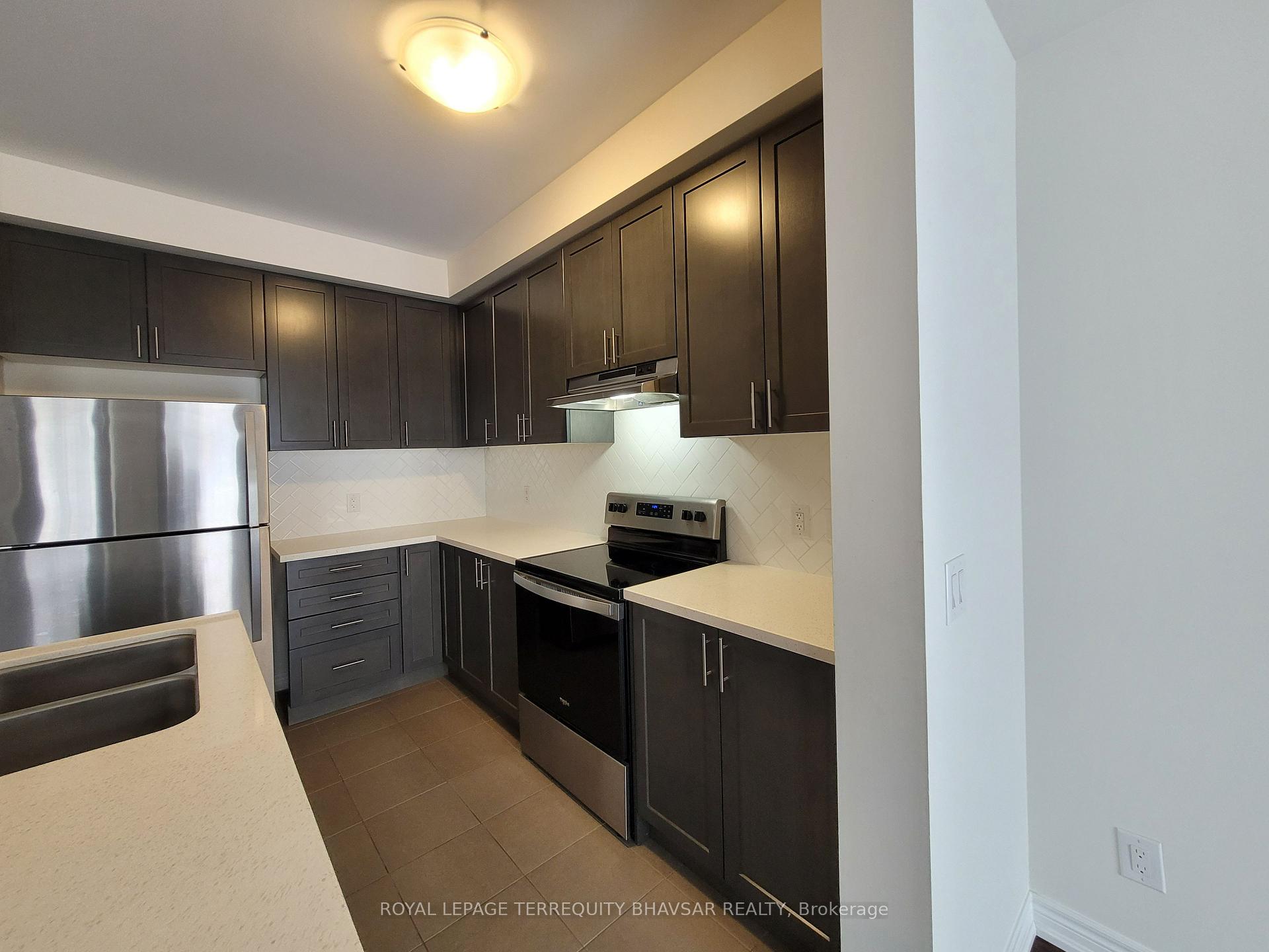 Photo 33 of 10 Stonehill Avenue, Kitchener — HOMEH