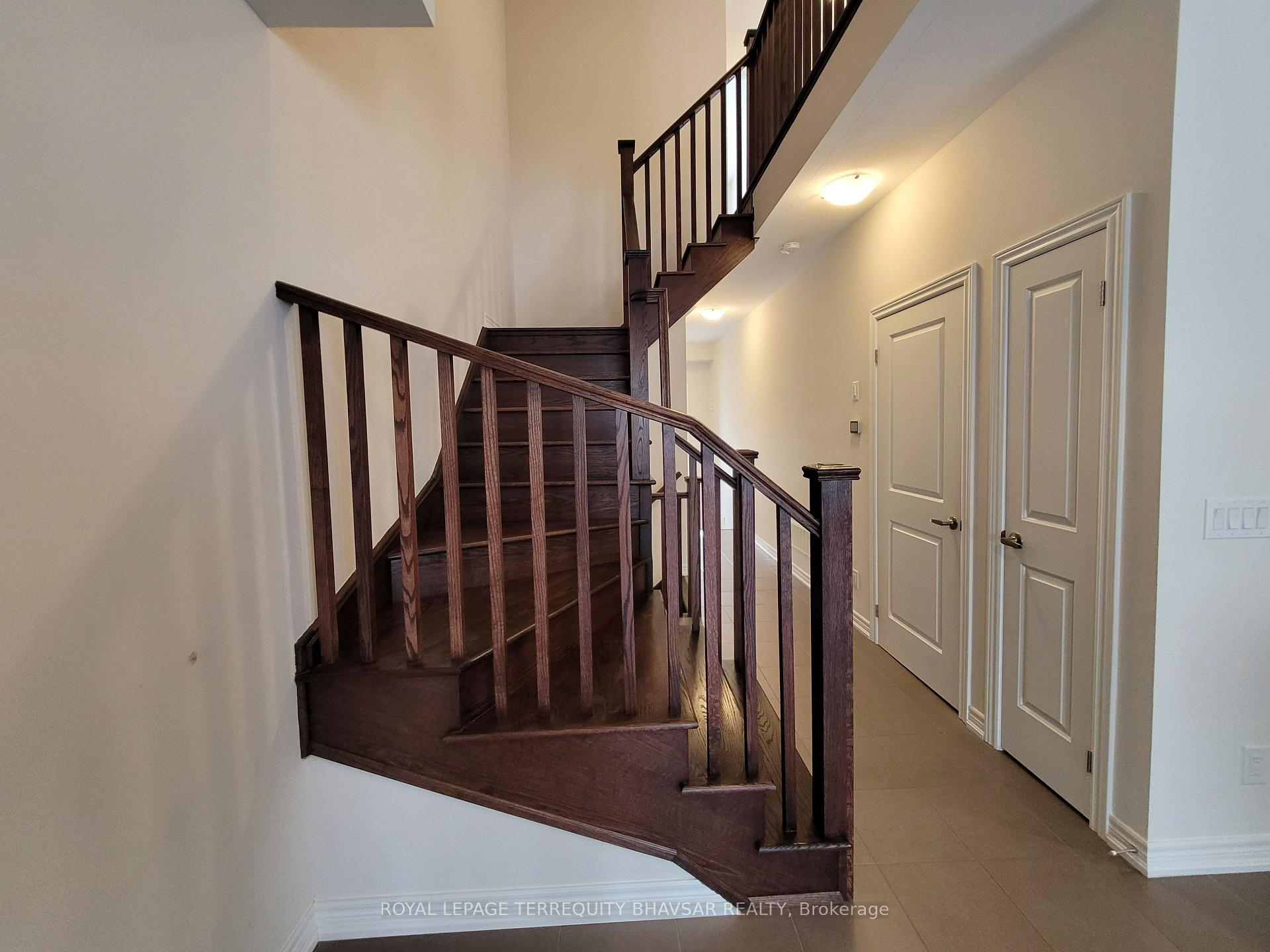 Photo 37 of 10 Stonehill Avenue, Kitchener — HOMEH
