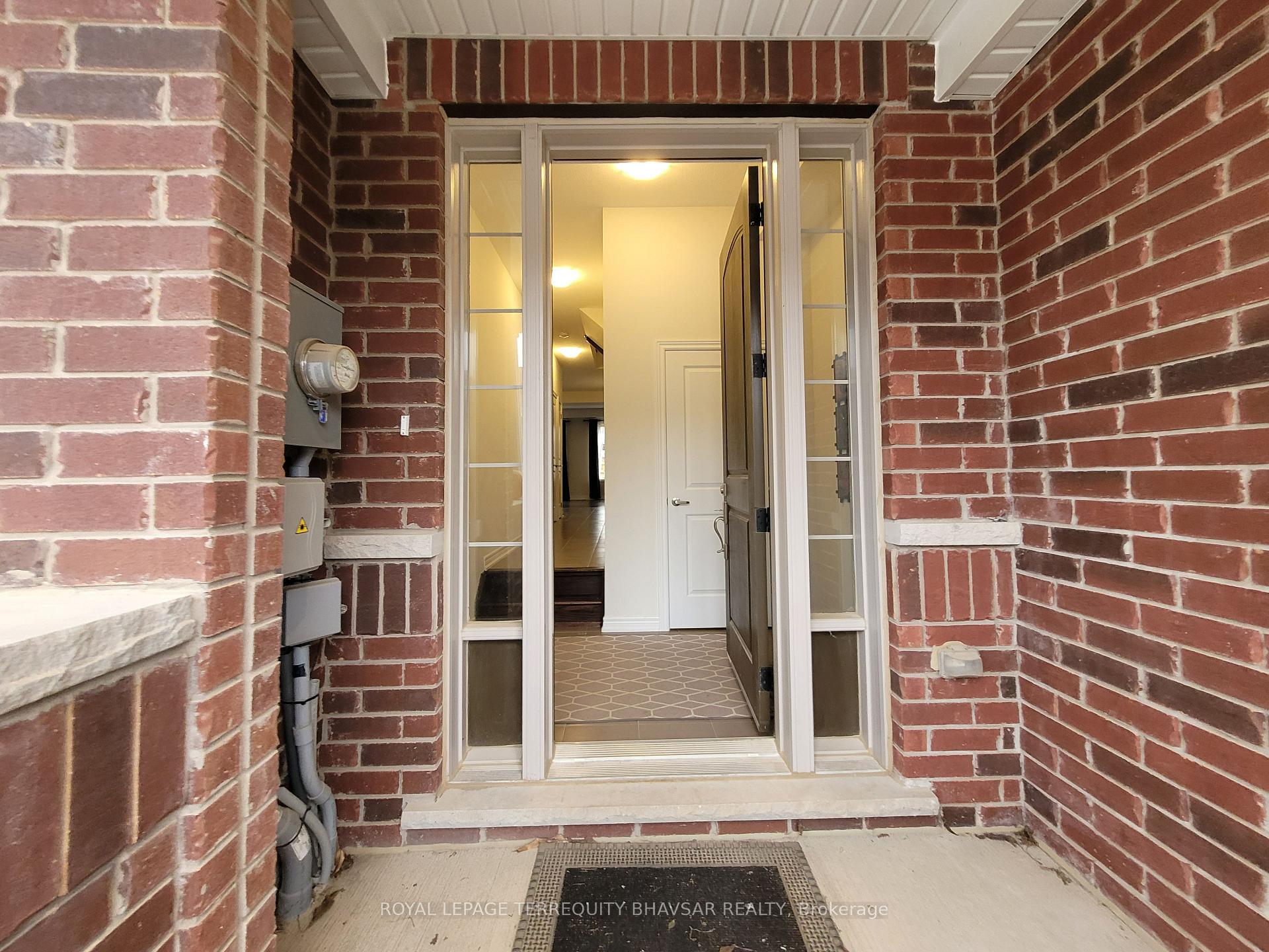 Photo 7 of 10 Stonehill Avenue, Kitchener — HOMEH
