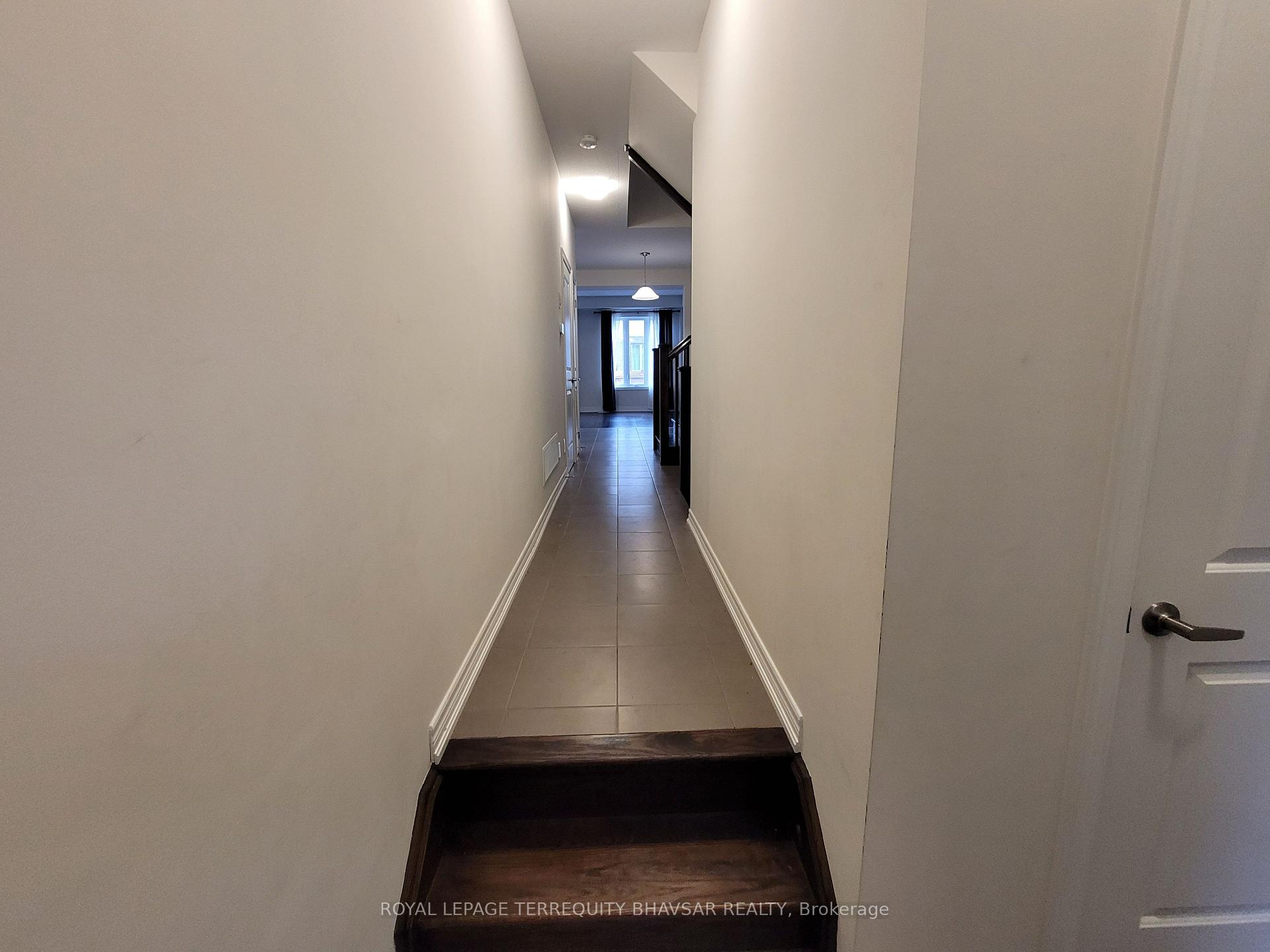Photo 8 of 10 Stonehill Avenue, Kitchener — HOMEH