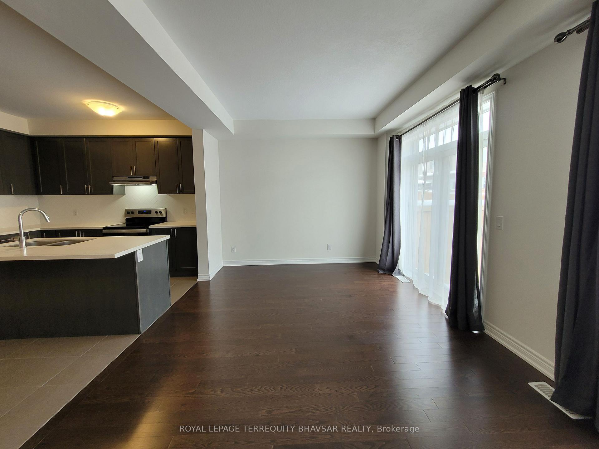 Photo 11 of 10 Stonehill Avenue, Kitchener — HOMEH