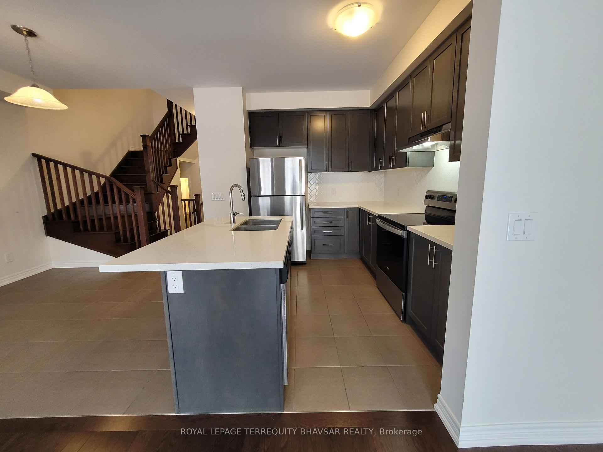 Photo 13 of 10 Stonehill Avenue, Kitchener — HOMEH
