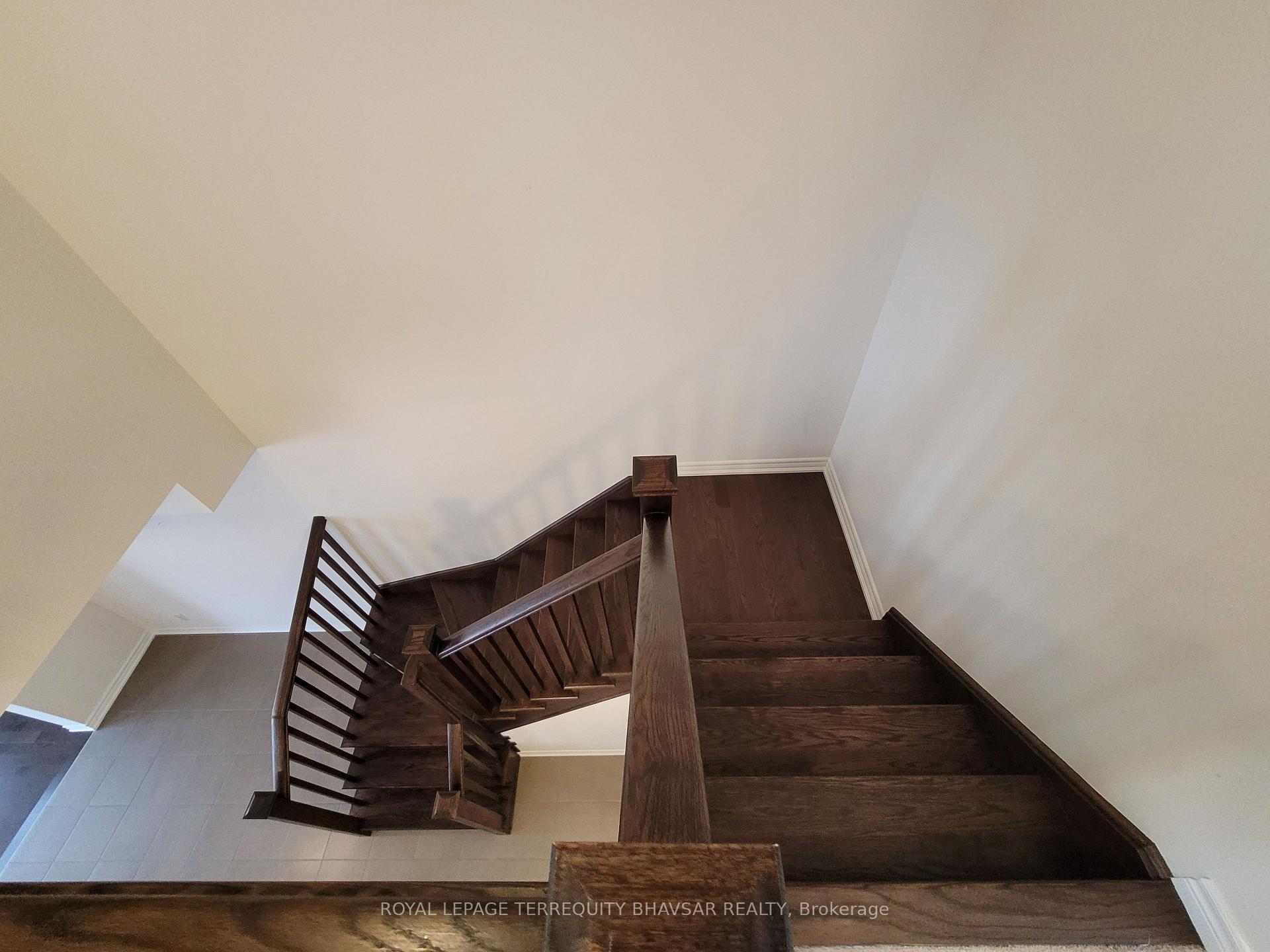Photo 43 of 10 Stonehill Avenue, Kitchener — HOMEH