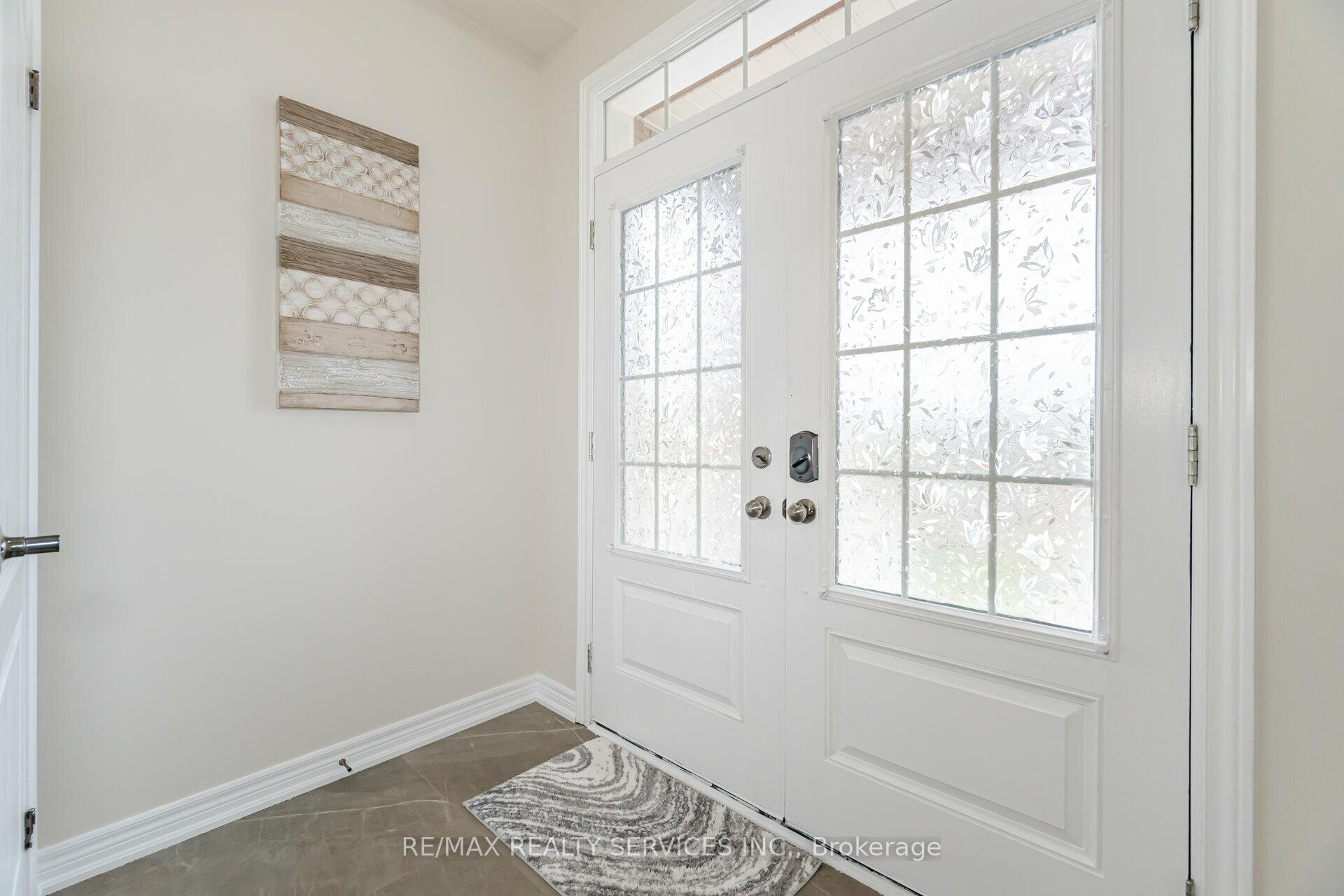 Photo 3 of 45 Buchanan Crescent, Brampton, Credit Valley — HOMEH