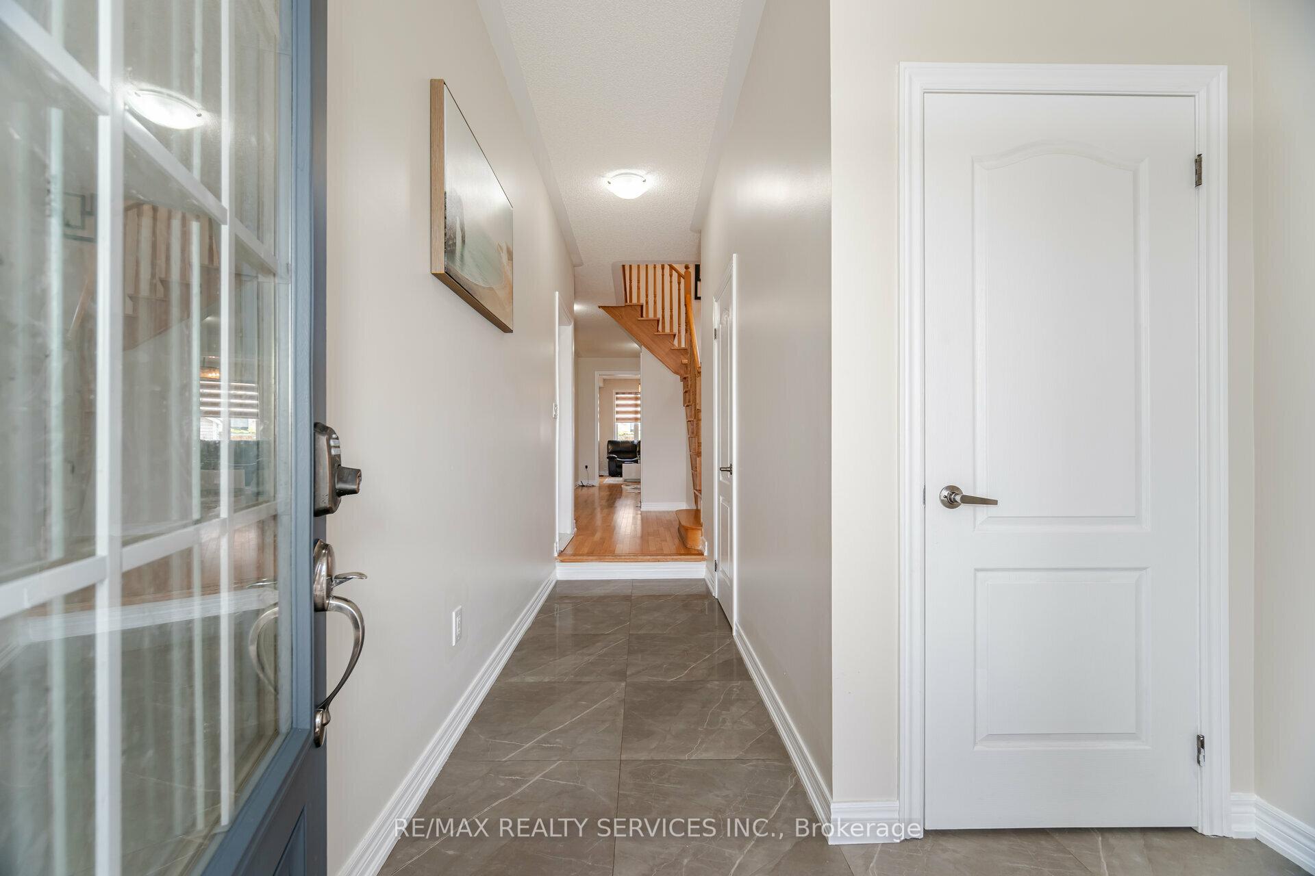 Photo 4 of 45 Buchanan Crescent, Brampton, Credit Valley — HOMEH
