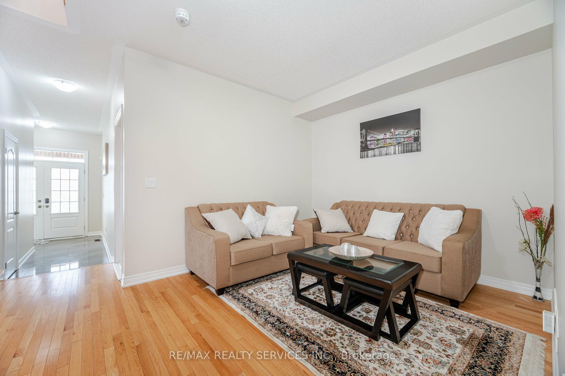 Photo 5 of 45 Buchanan Crescent, Brampton, Credit Valley — HOMEH