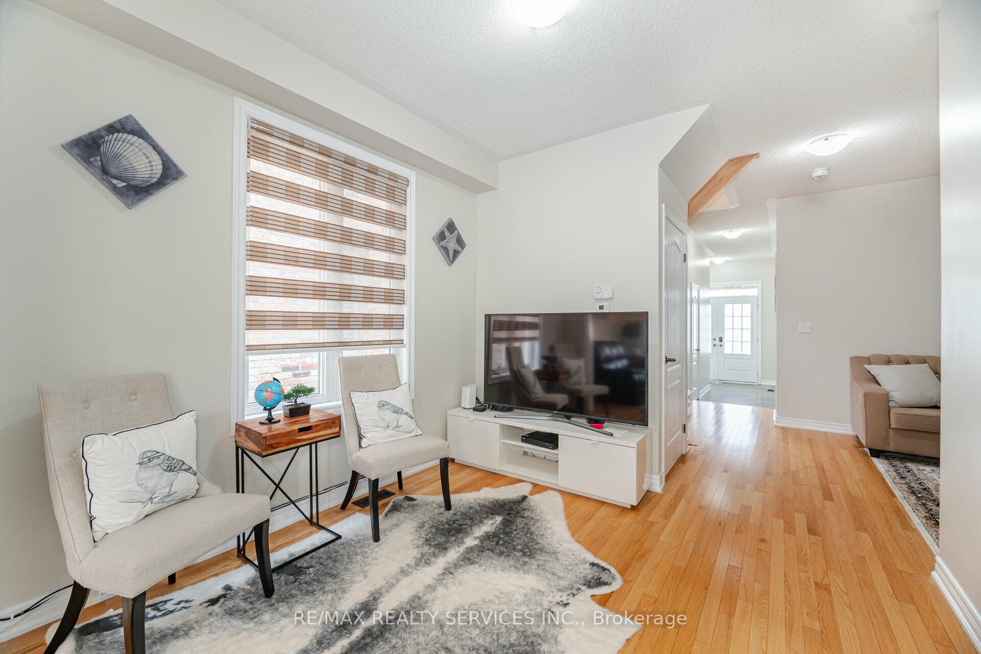 Photo 7 of 45 Buchanan Crescent, Brampton, Credit Valley — HOMEH