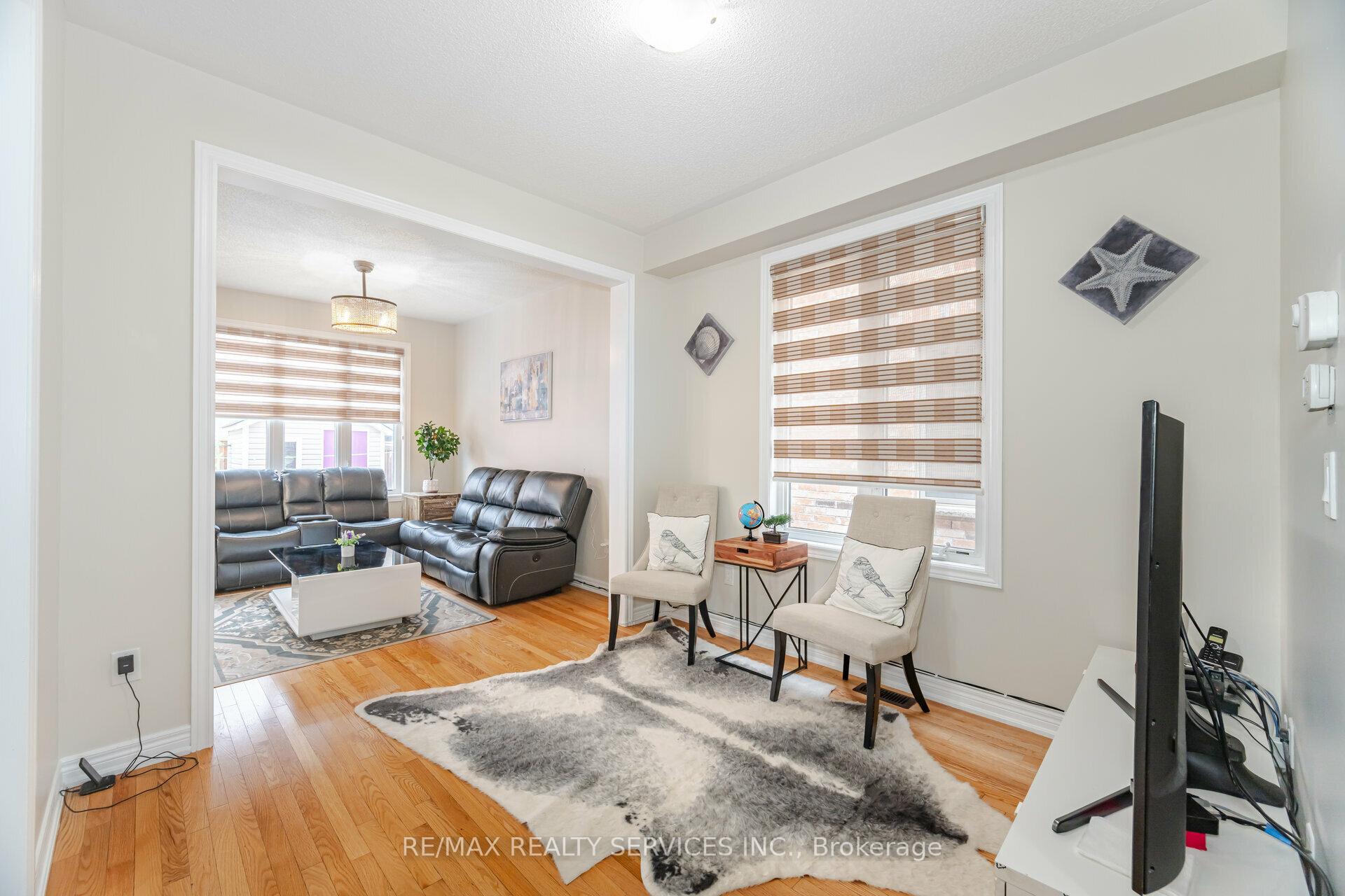 Photo 8 of 45 Buchanan Crescent, Brampton, Credit Valley — HOMEH
