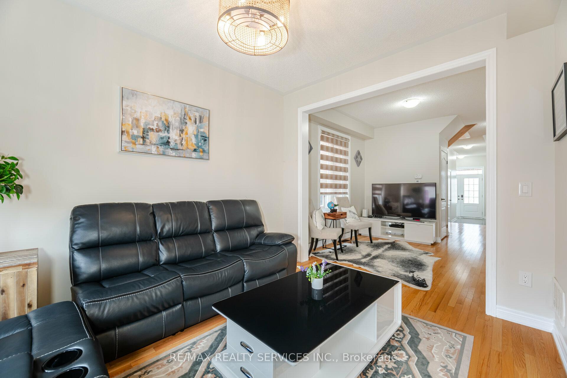Photo 9 of 45 Buchanan Crescent, Brampton, Credit Valley — HOMEH