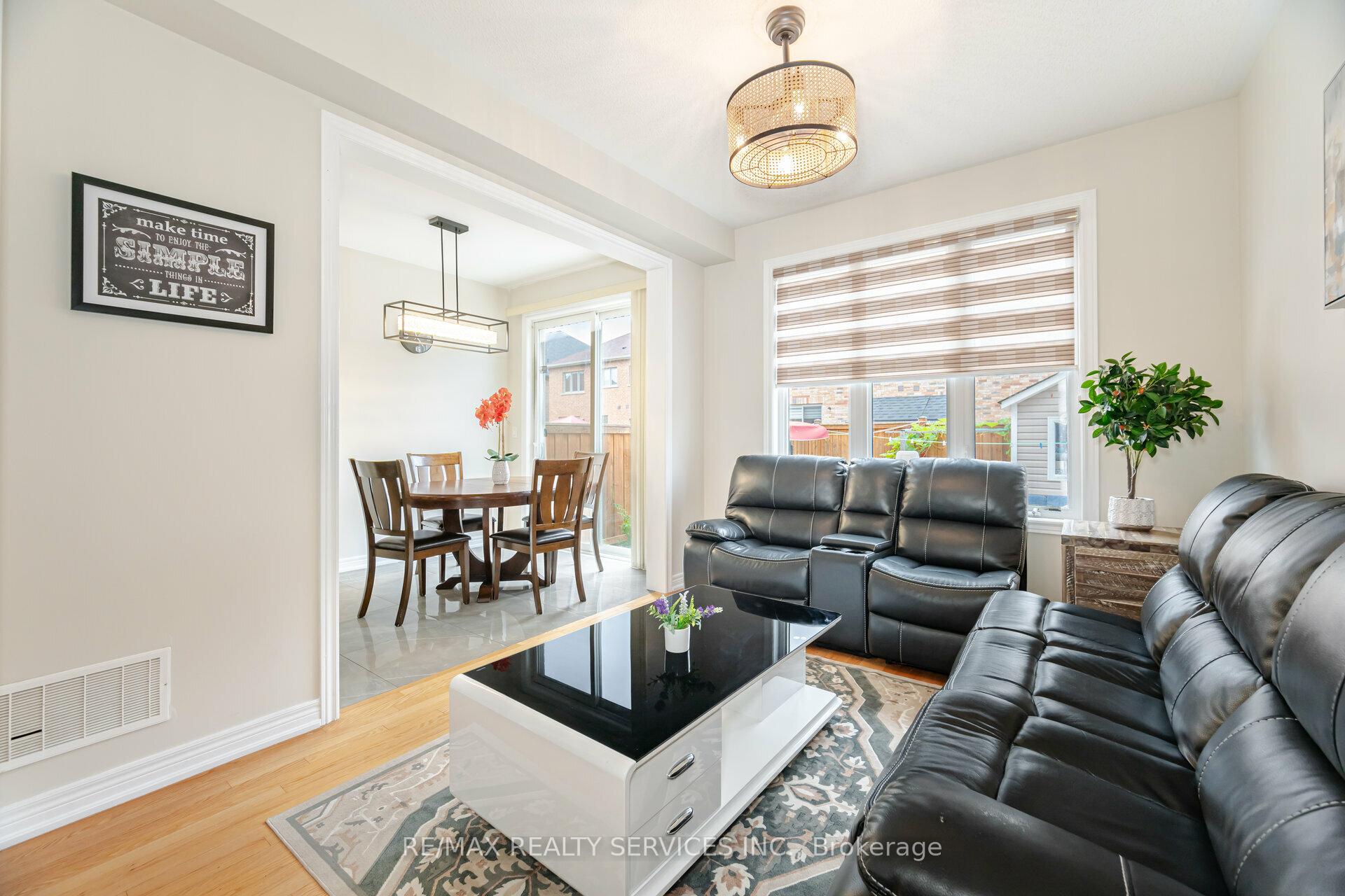 Photo 11 of 45 Buchanan Crescent, Brampton, Credit Valley — HOMEH