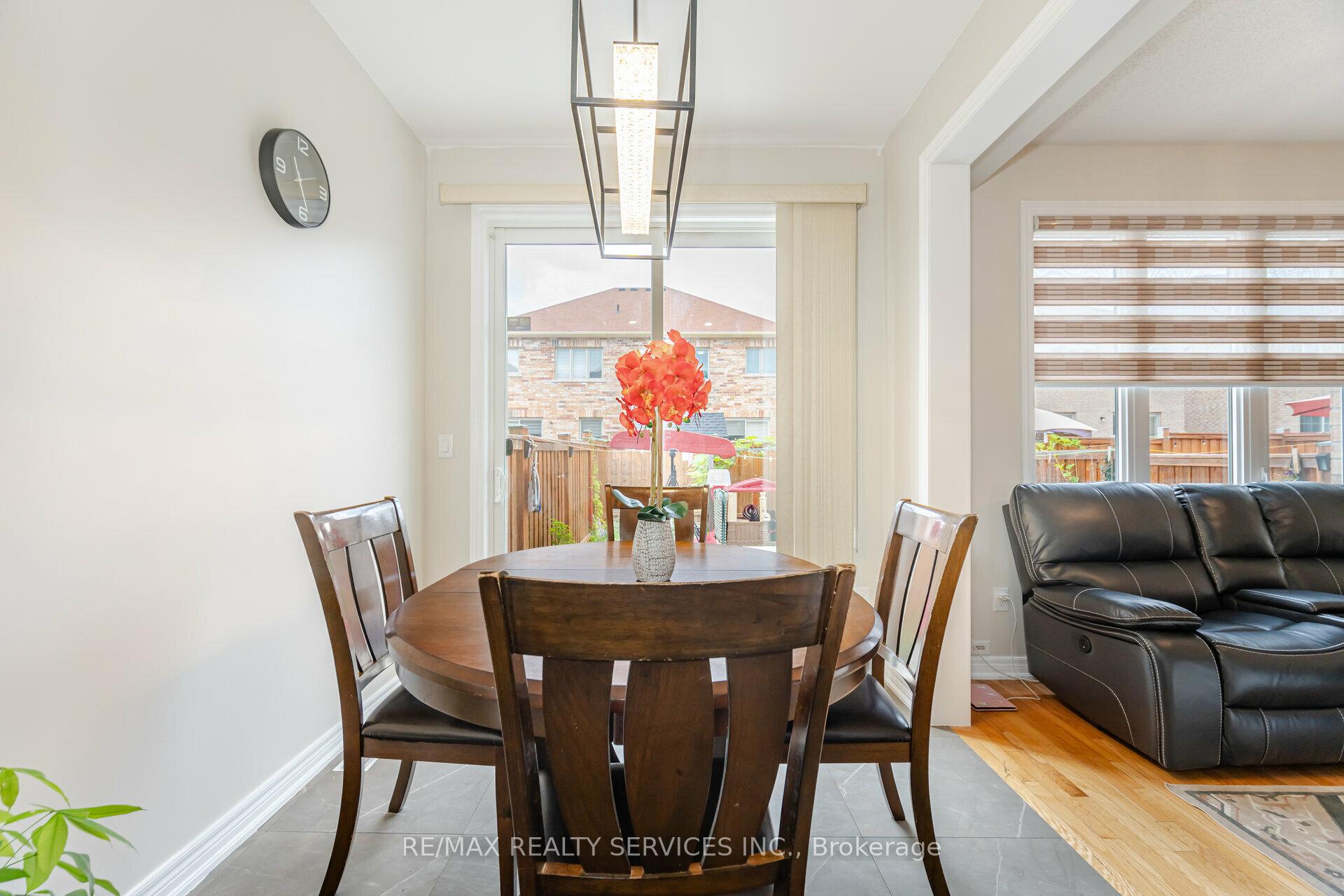 Photo 12 of 45 Buchanan Crescent, Brampton, Credit Valley — HOMEH