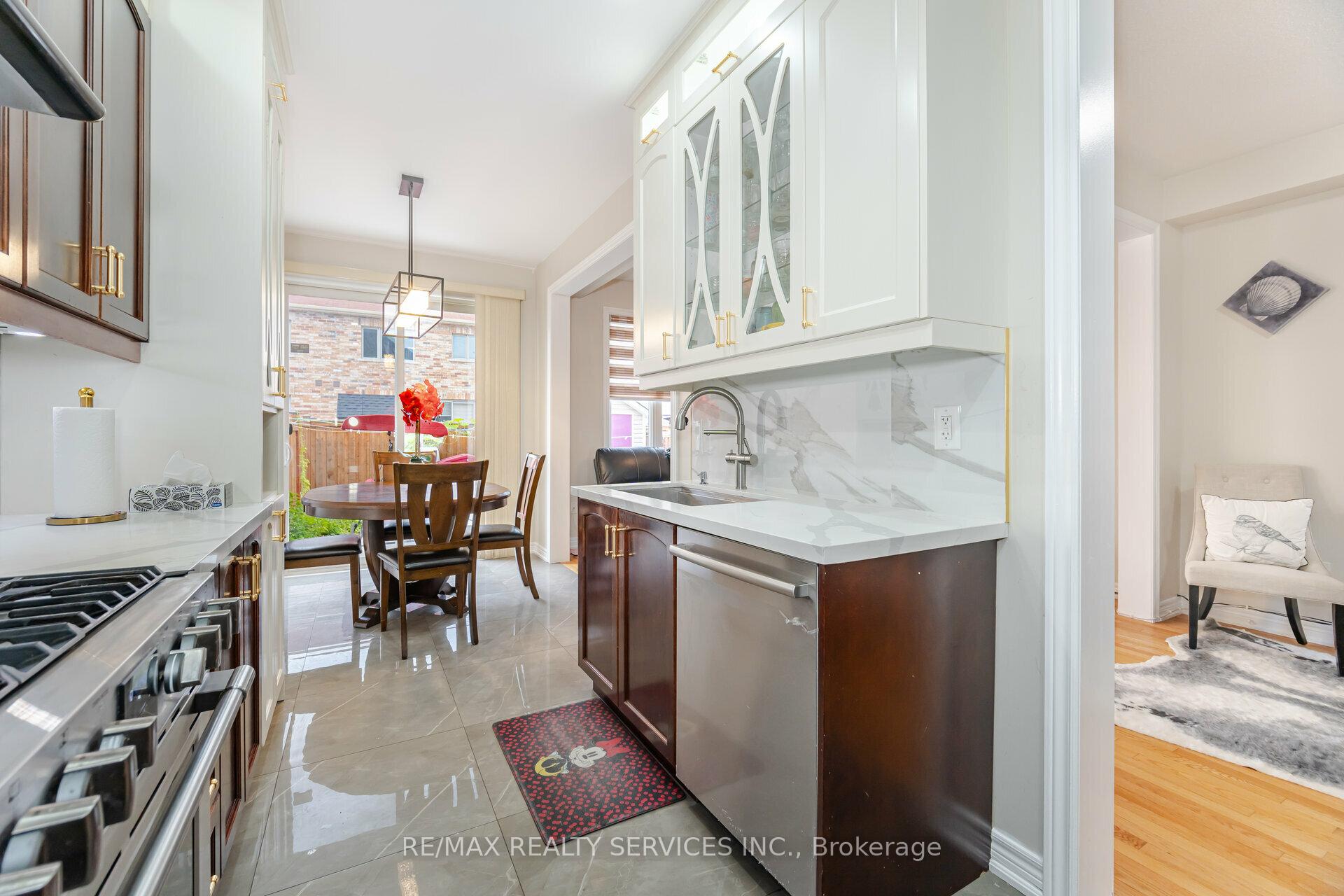 Photo 13 of 45 Buchanan Crescent, Brampton, Credit Valley — HOMEH