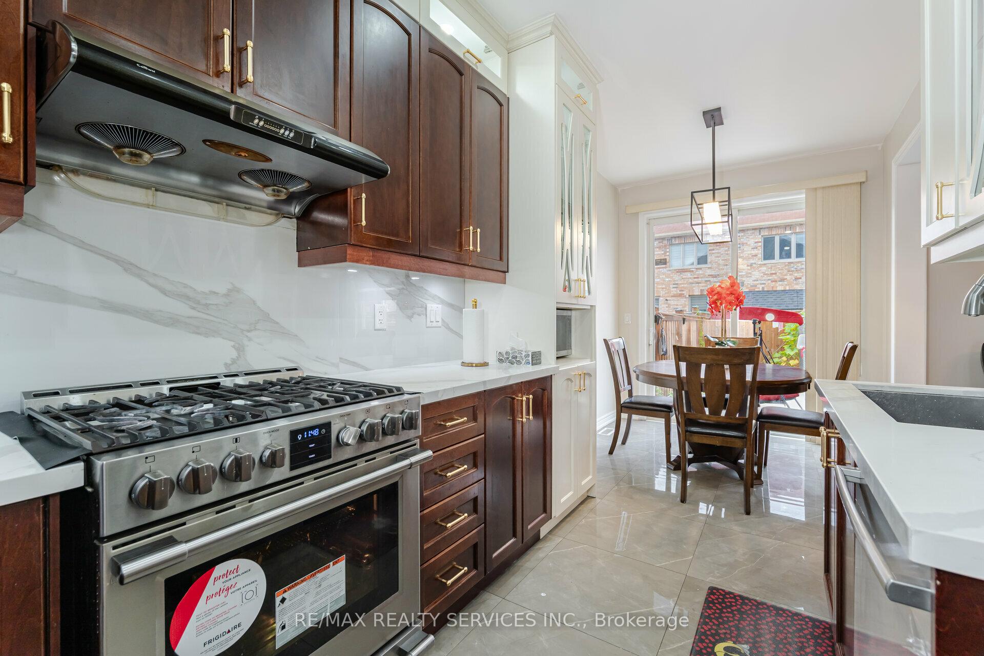 Photo 14 of 45 Buchanan Crescent, Brampton, Credit Valley — HOMEH