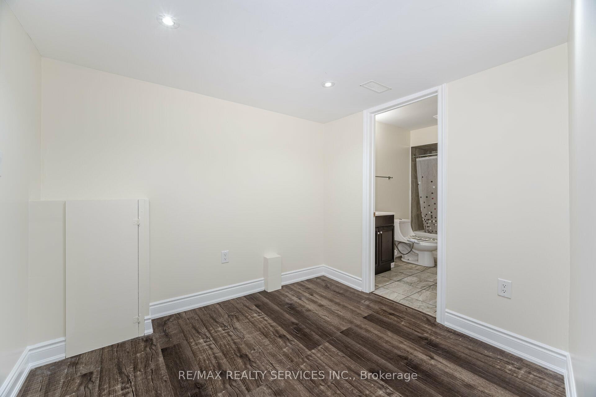 Photo 35 of 45 Buchanan Crescent, Brampton, Credit Valley — HOMEH