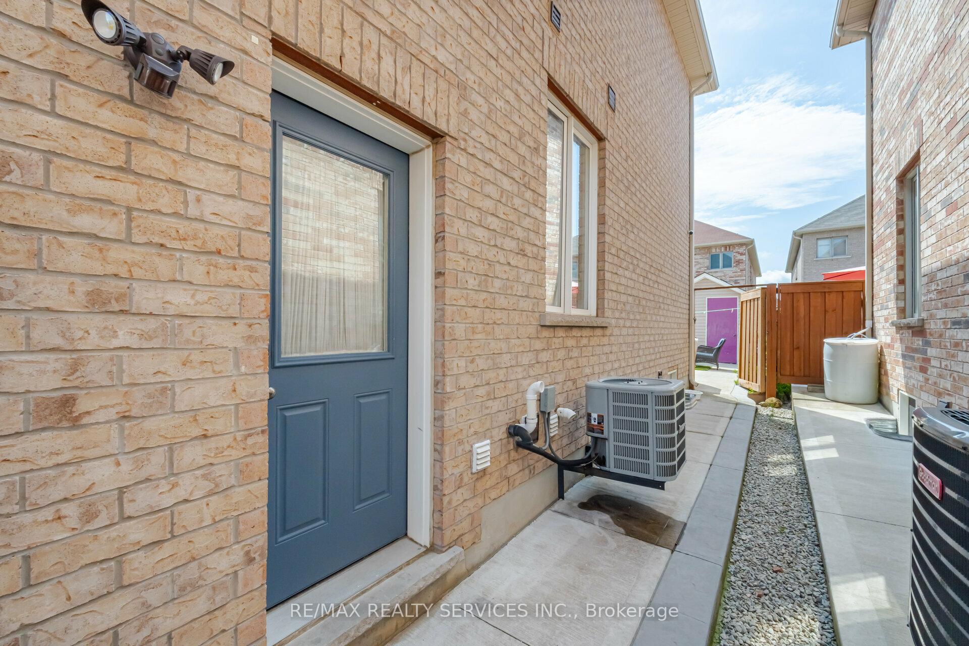 Photo 37 of 45 Buchanan Crescent, Brampton, Credit Valley — HOMEH
