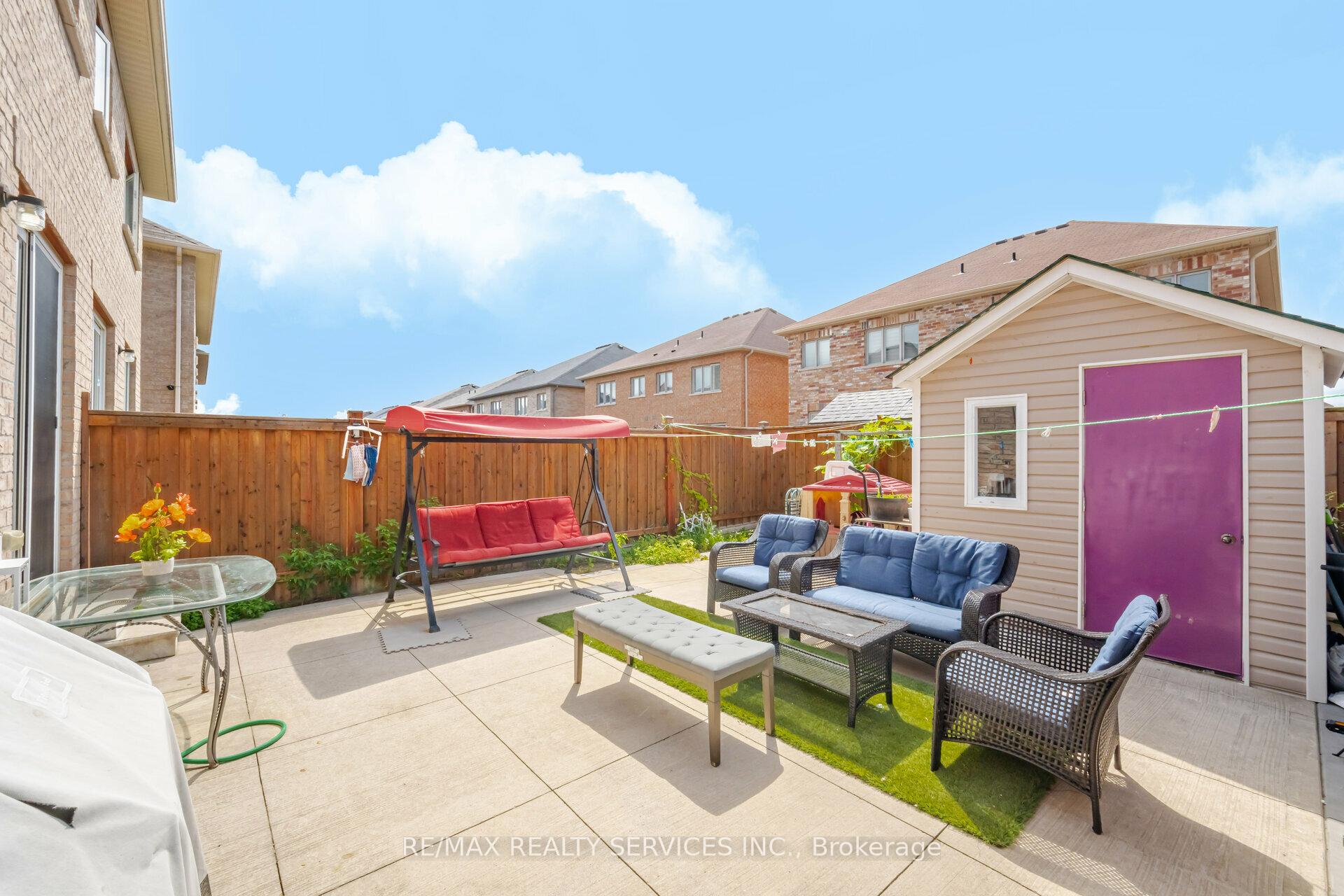 Photo 38 of 45 Buchanan Crescent, Brampton, Credit Valley — HOMEH