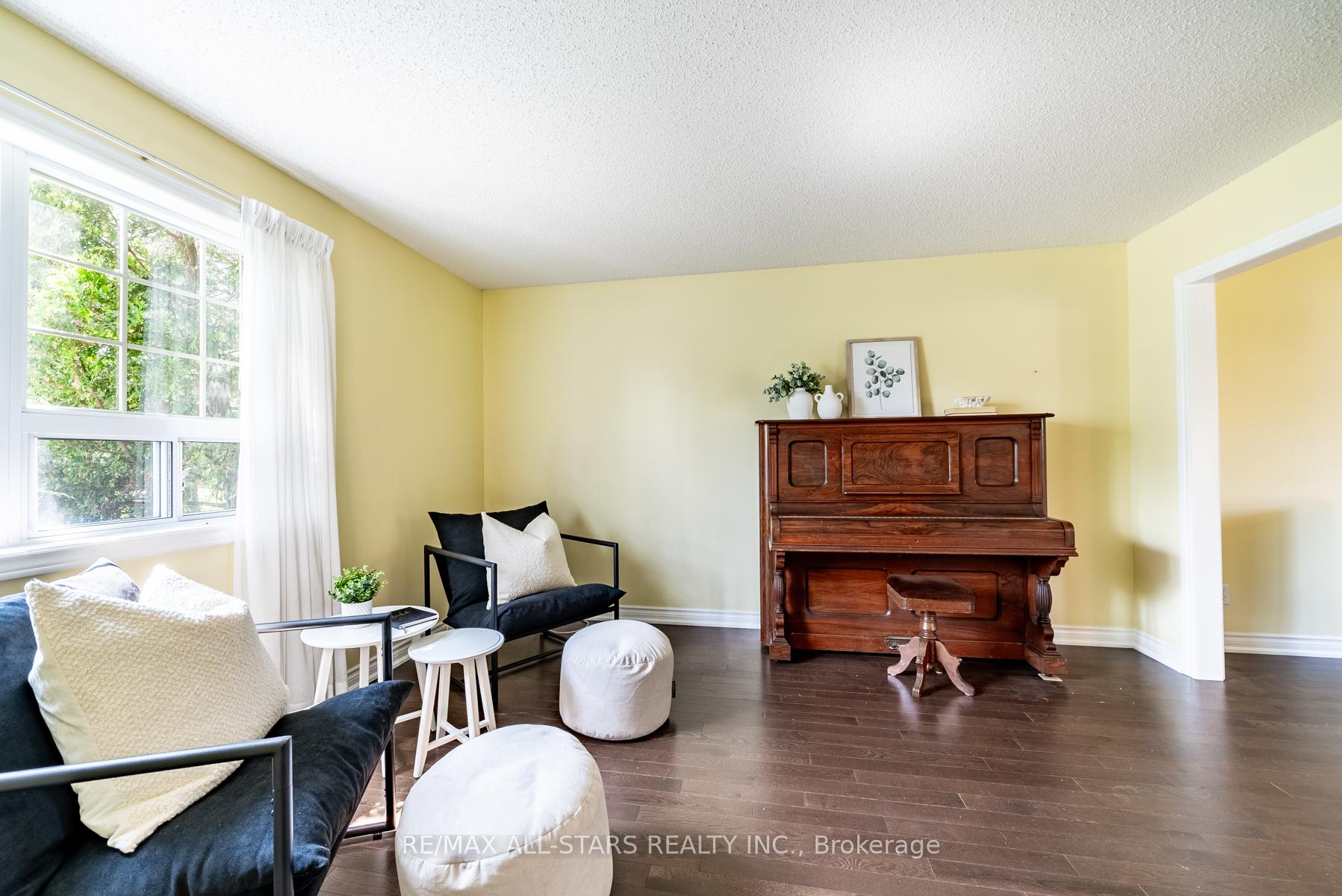 Photo 4 of 11 Ashton Lane, Scugog, Port Perry — HOMEH