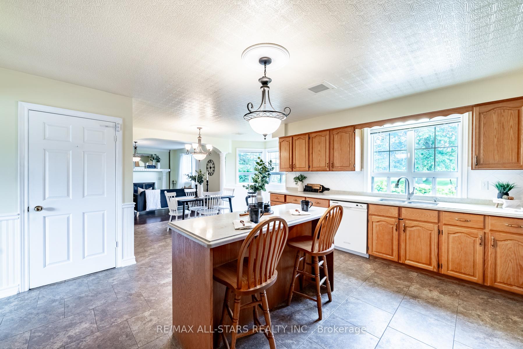 Photo 10 of 11 Ashton Lane, Scugog, Port Perry — HOMEH