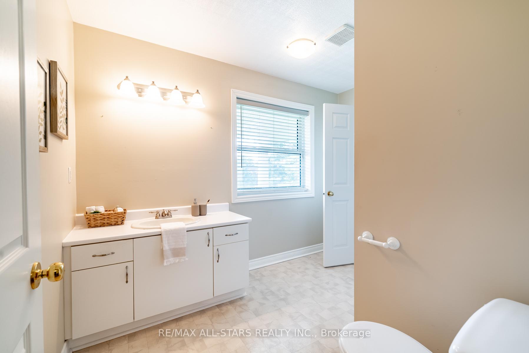 Photo 18 of 11 Ashton Lane, Scugog, Port Perry — HOMEH