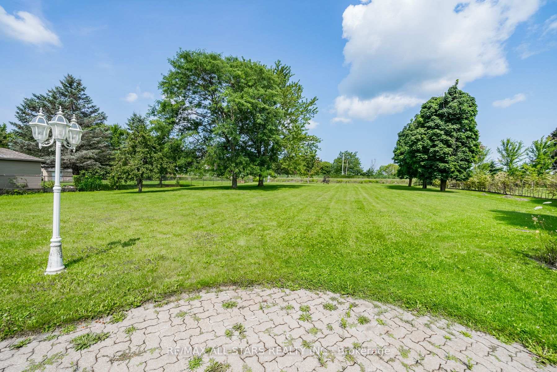 Photo 39 of 11 Ashton Lane, Scugog, Port Perry — HOMEH