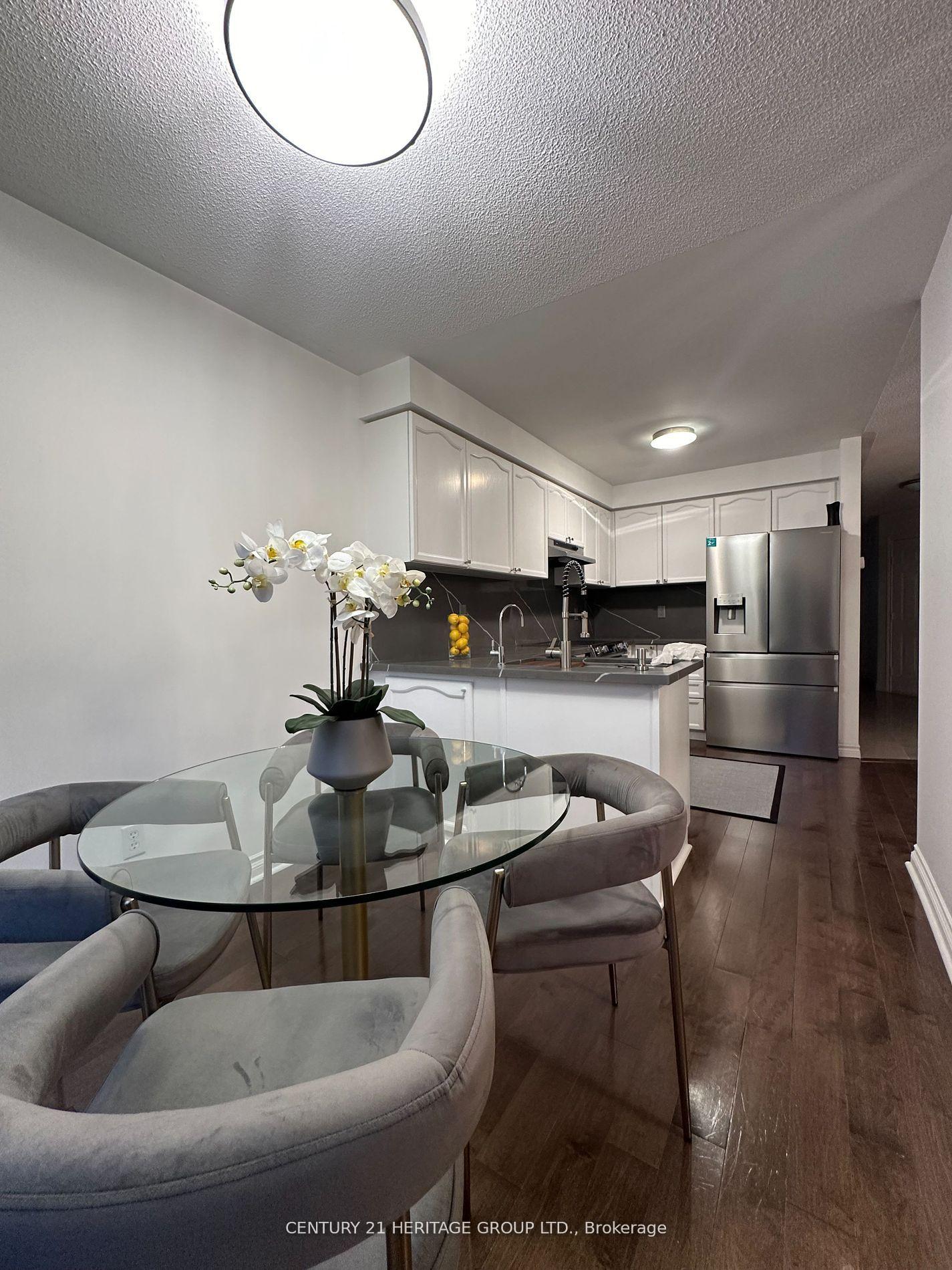 Photo 12 of 151 Downey Circle, Aurora, Bayview Wellington — HOMEH
