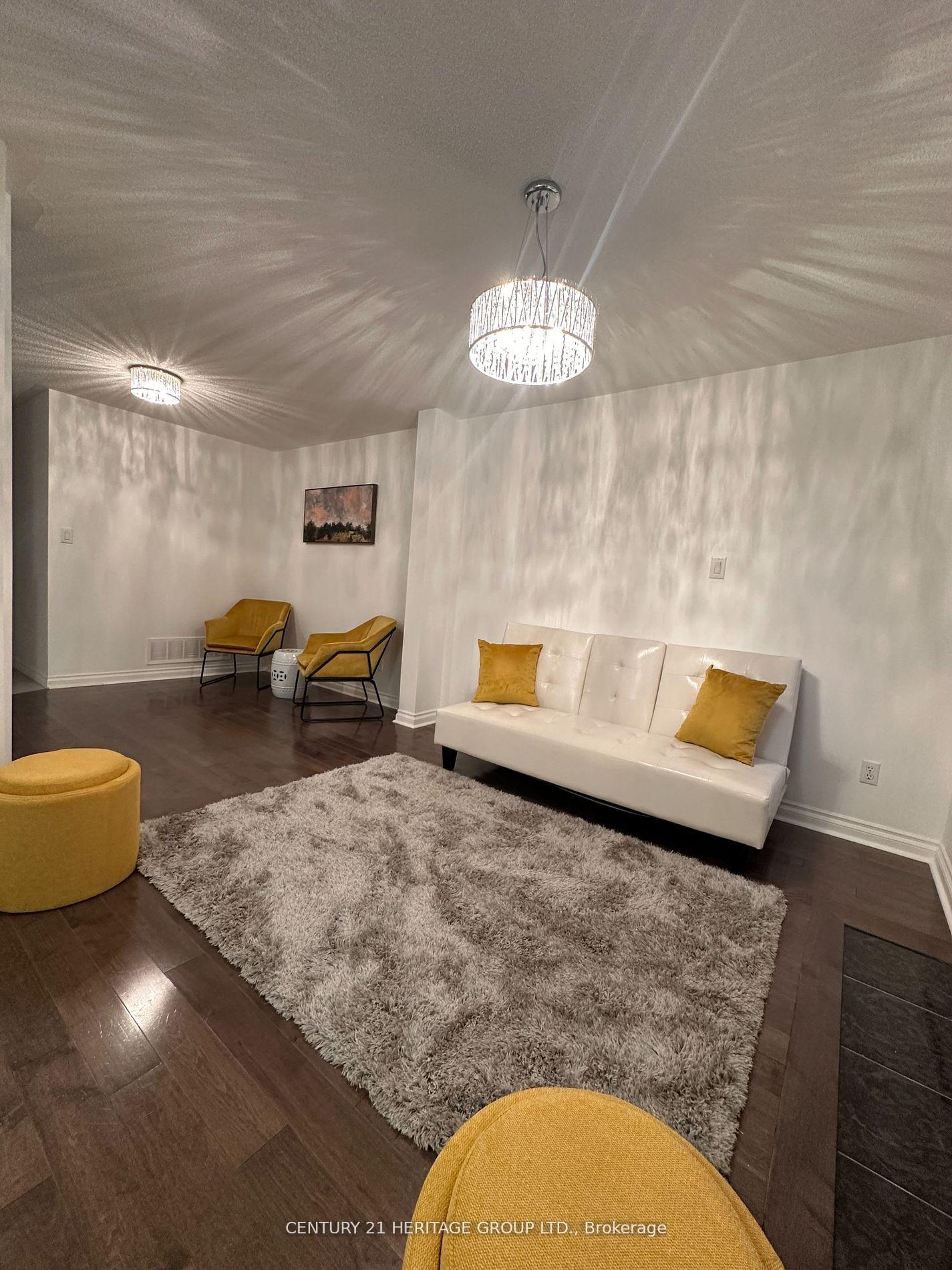 Photo 13 of 151 Downey Circle, Aurora, Bayview Wellington — HOMEH