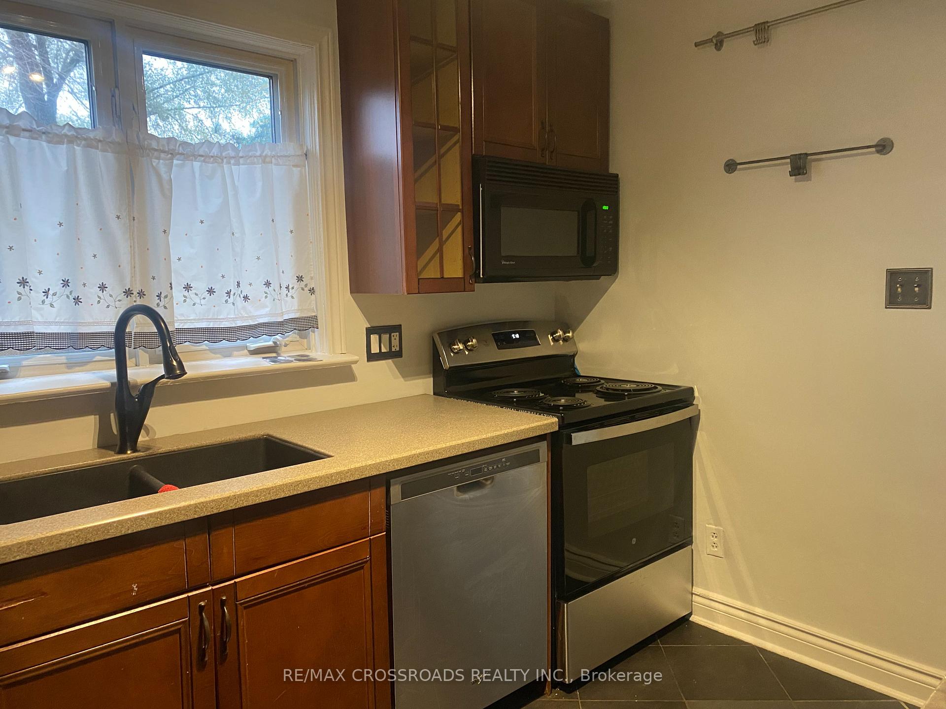 Photo 23 of 3 Beechwood Crescent, Toronto, Broadview North — HOMEH