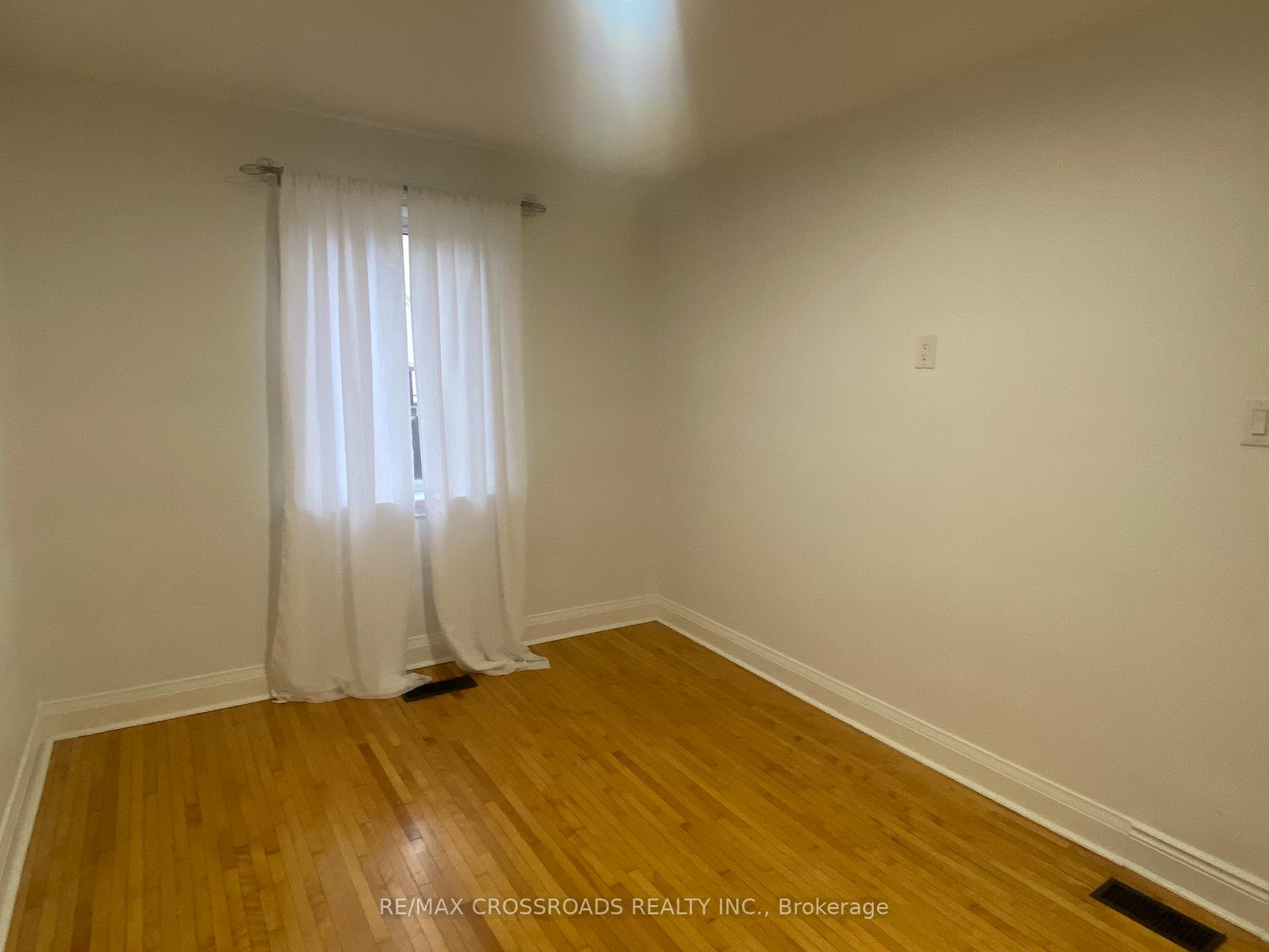 Photo 8 of 3 Beechwood Crescent, Toronto, Broadview North — HOMEH