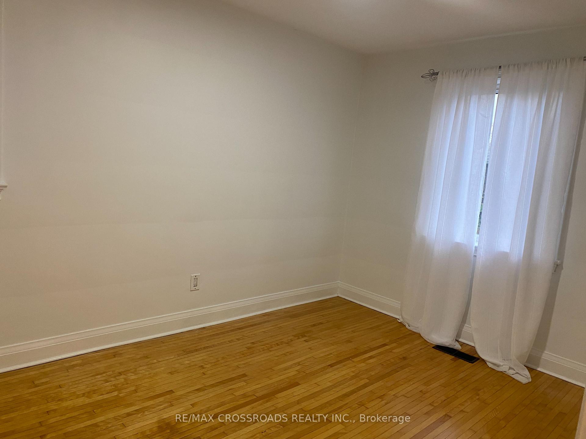 Photo 11 of 3 Beechwood Crescent, Toronto, Broadview North — HOMEH
