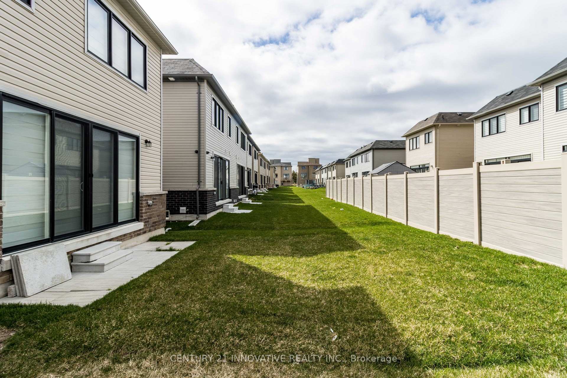 Photo 38 of 58 Clipper Lane, Clarington, Bowmanville — HOMEH