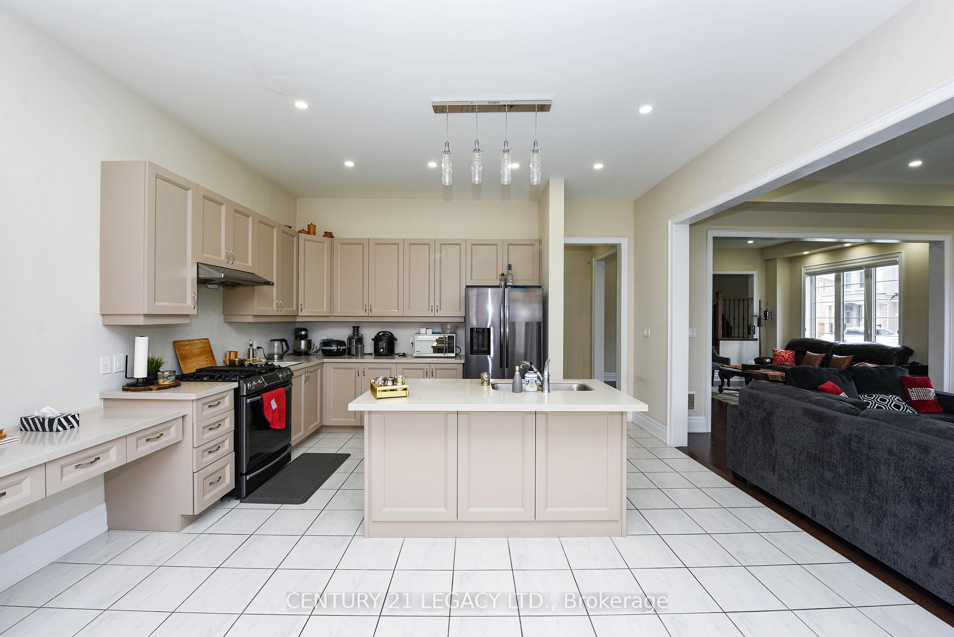 Photo 8 of 33 Lyle Way, Brampton, Credit Valley — HOMEH