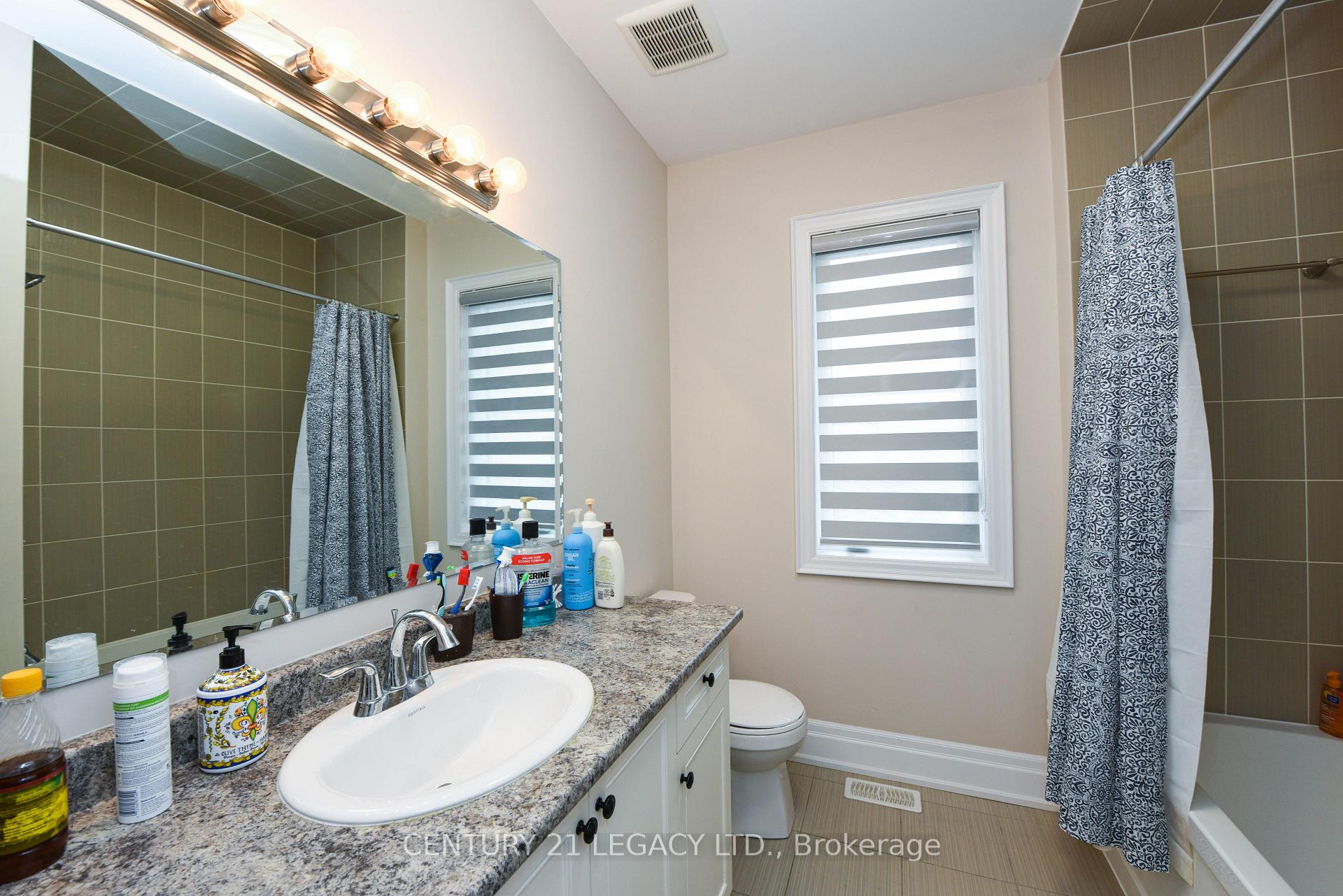 Photo 11 of 33 Lyle Way, Brampton, Credit Valley — HOMEH