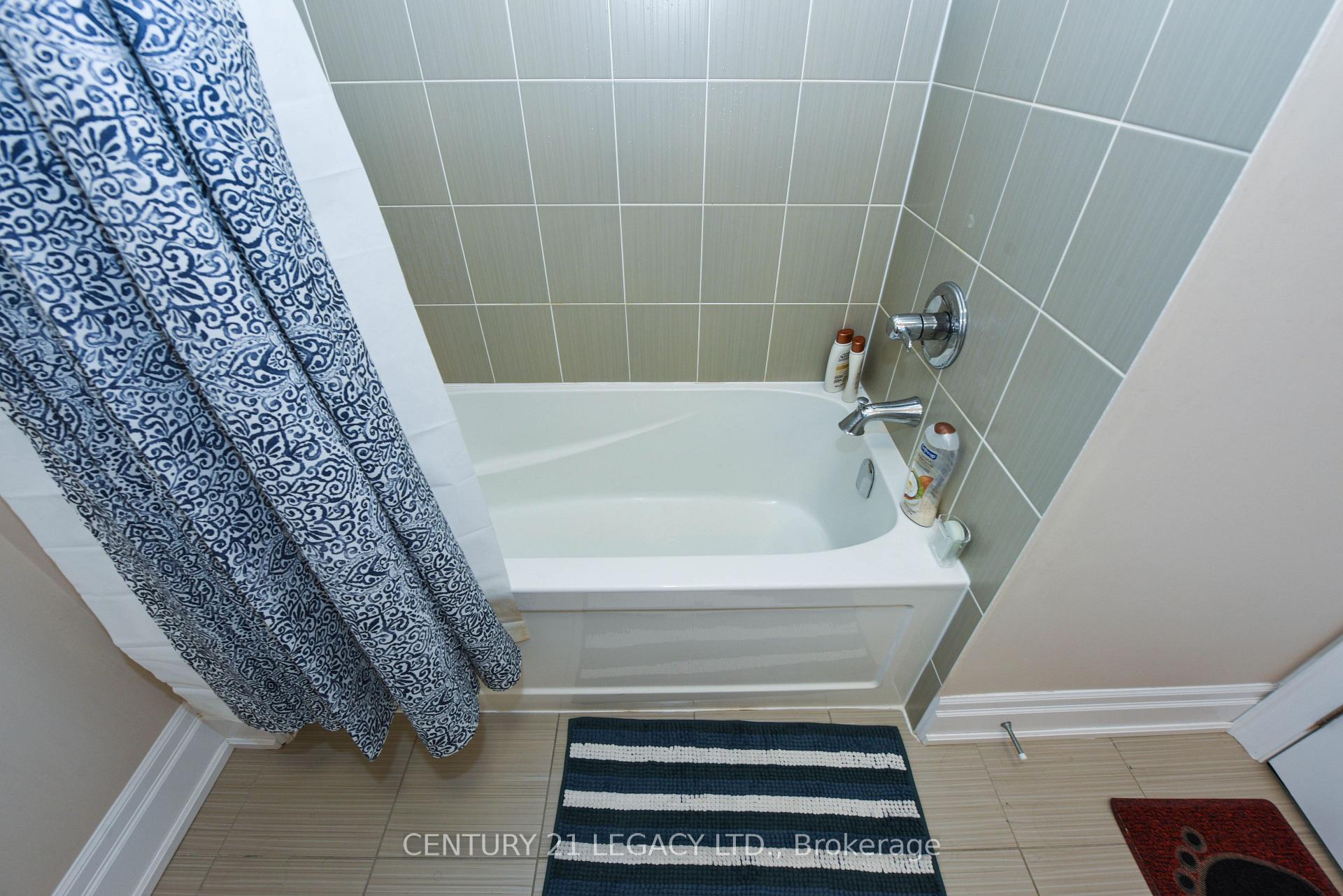 Photo 12 of 33 Lyle Way, Brampton, Credit Valley — HOMEH