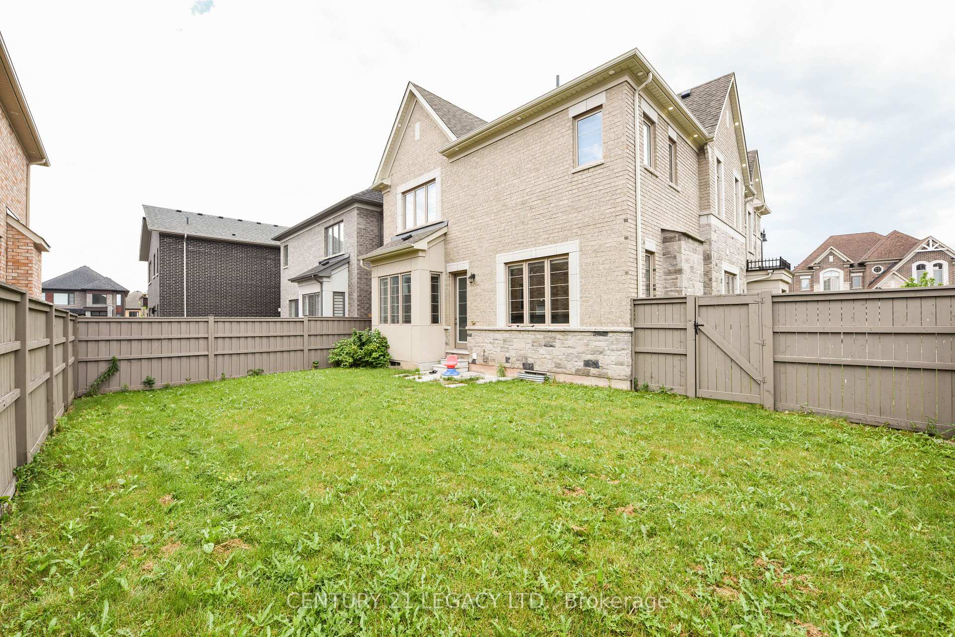 Photo 18 of 33 Lyle Way, Brampton, Credit Valley — HOMEH